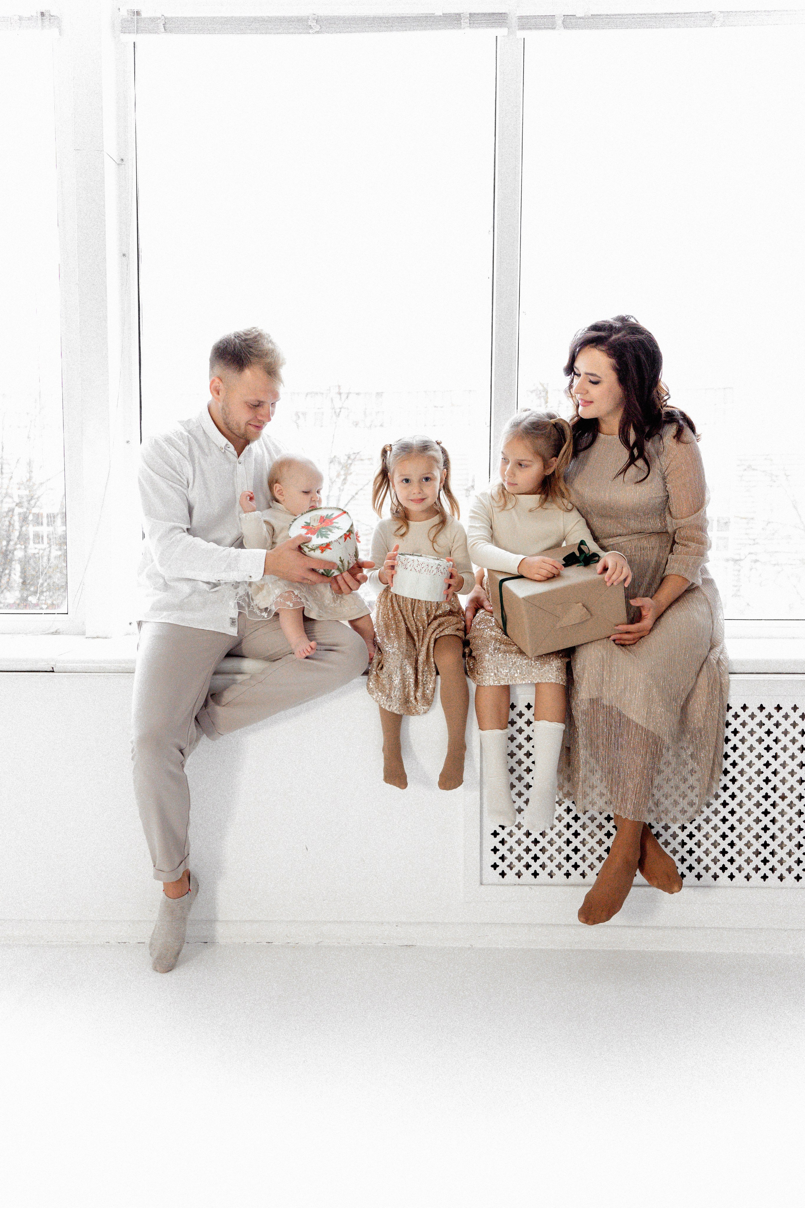 Новогоднее волшебство большой дружной семьи. Ваш семейный фотограф в Минске — Вика Трегубова