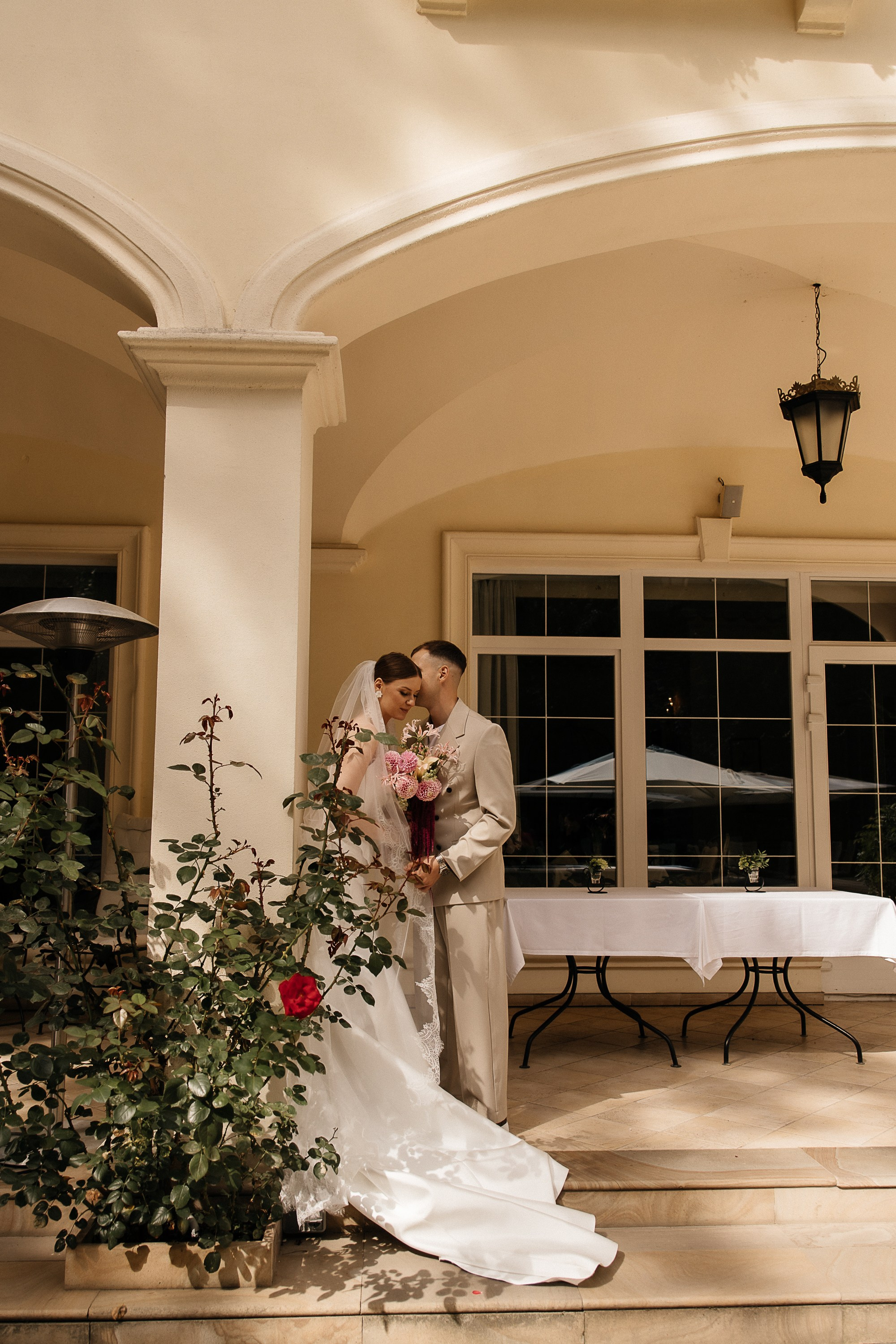 Свадьбная фотосессия в отеле Кронон (Гродно, Беларусь). Свадебный и семейный фотограф Виолетта Сидельникова. Краснодар, Россия, Беларусь, Европа