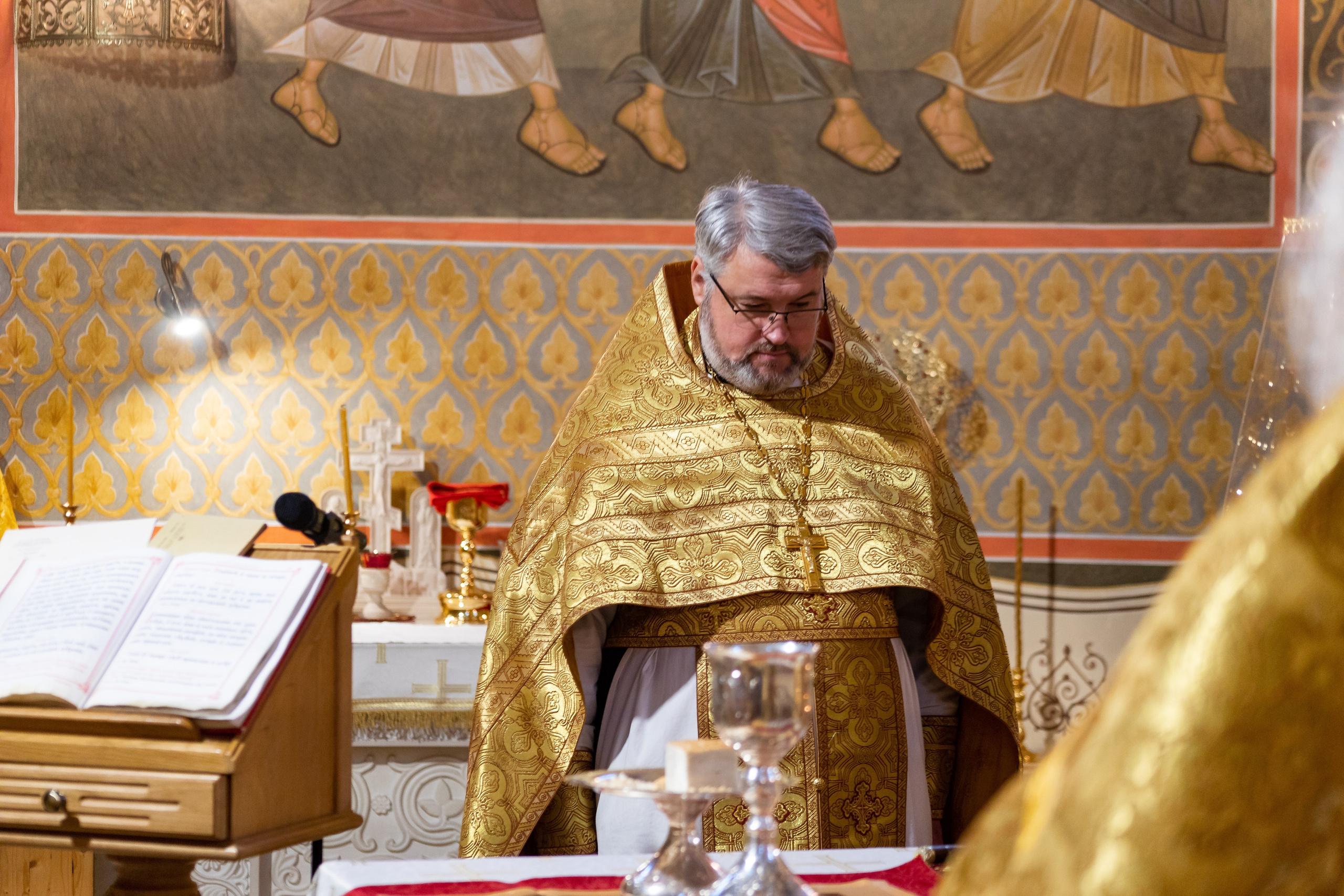 Праздничное богослужение Святителю Николаю 19 декабря. Интерьерный фотограф в Москве Роман Потапов