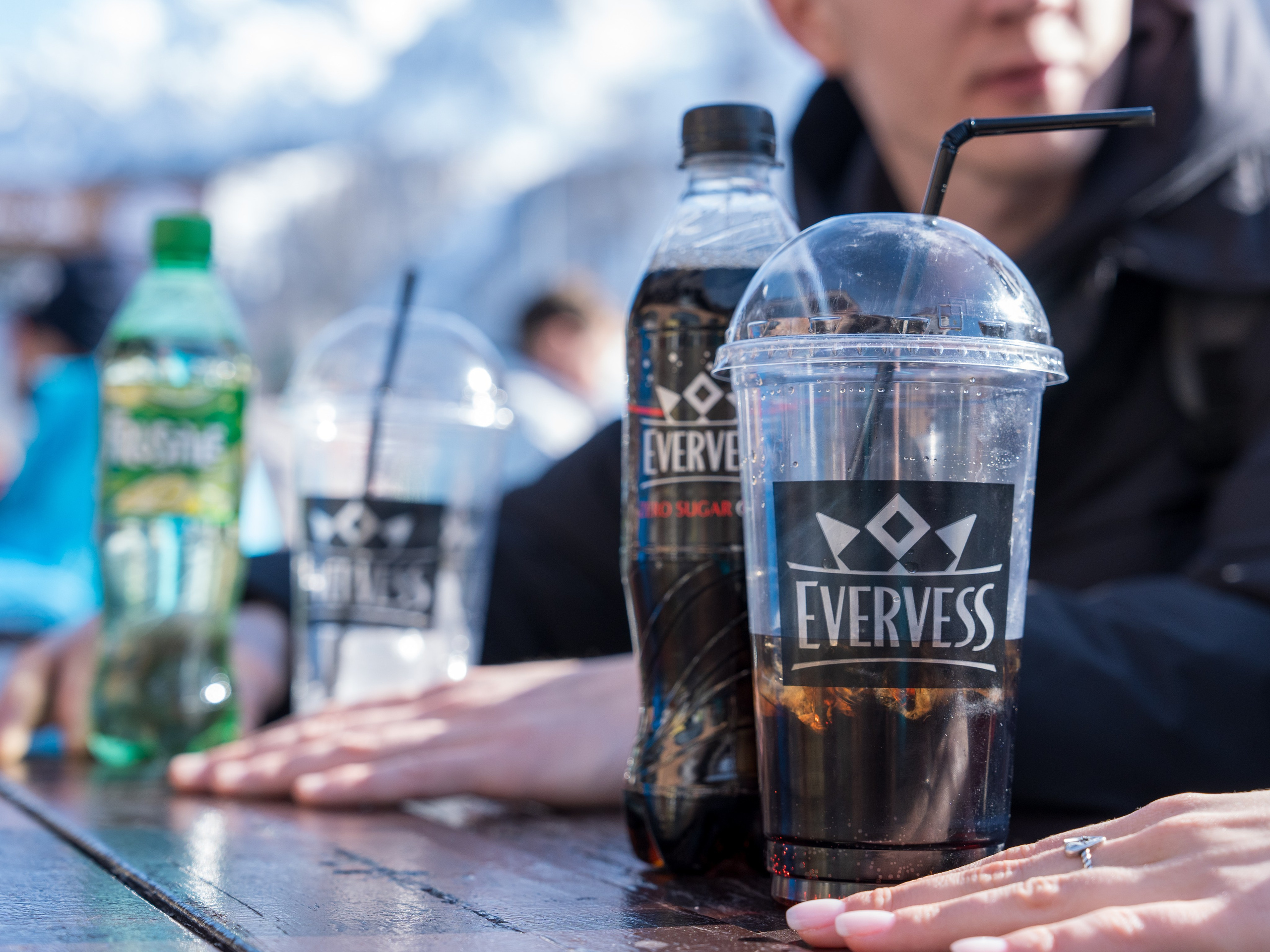 Компания «EVERVESS»: отчет с точек продаж на курортах Красной Поляны. Репортажный фотограф в Красной Поляне и Сочи Павлюченко Екатерина