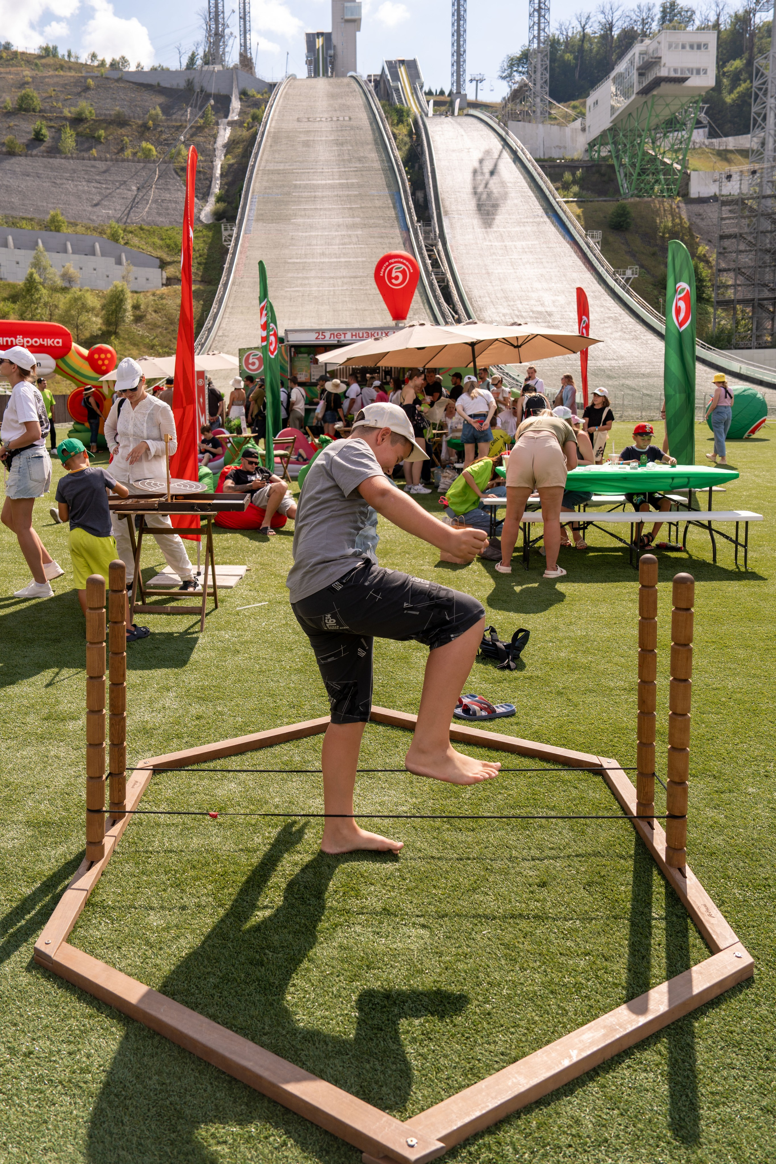 Фотоотчет партнеской интеграции для сети «Пятерочка» на фестивале «Grounded». Репортажный фотограф в Красной Поляне и Сочи Павлюченко Екатерина