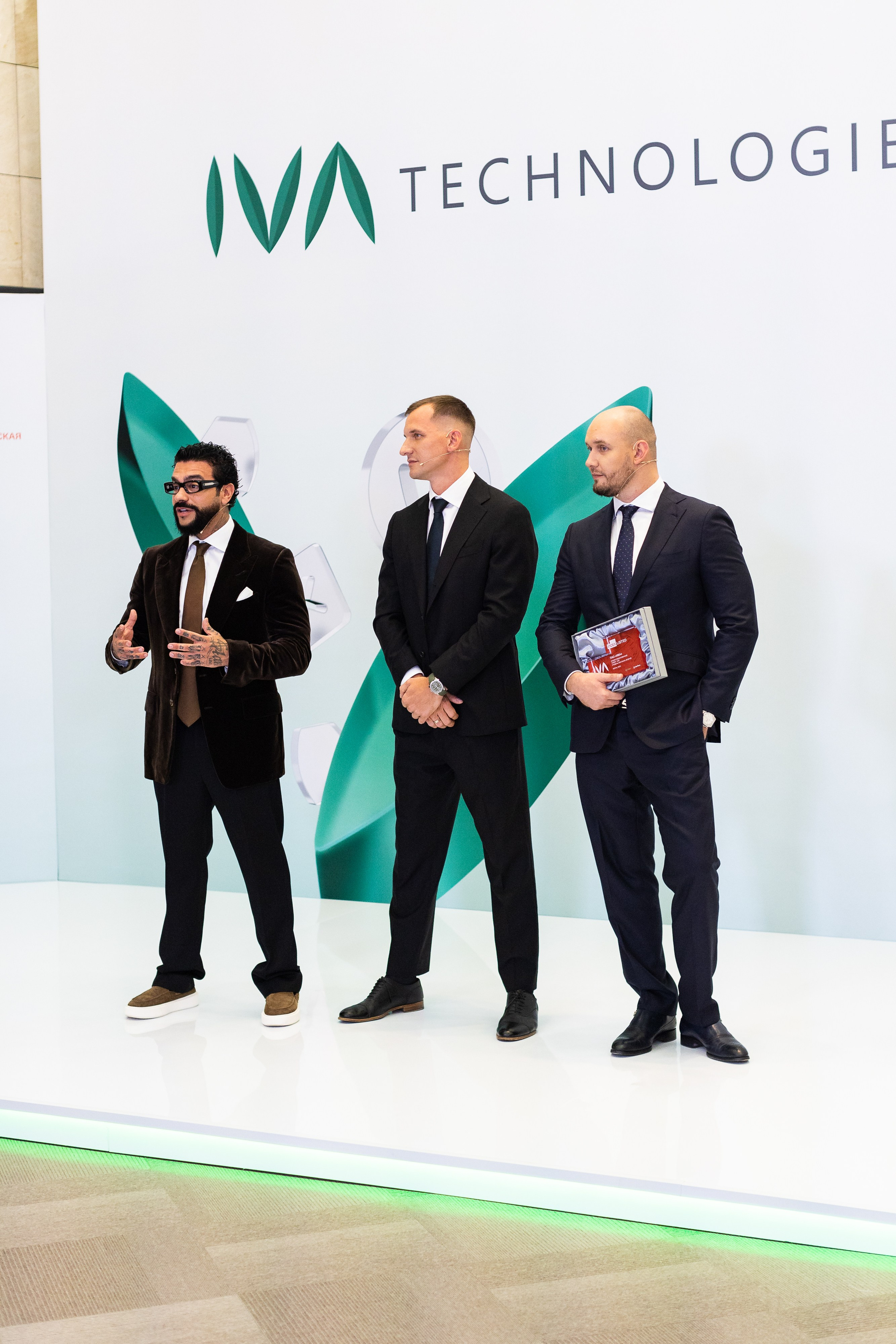 IVA на Московской бирже. Свадебный и портретный фотограф в Королёве Сергей Чихарев