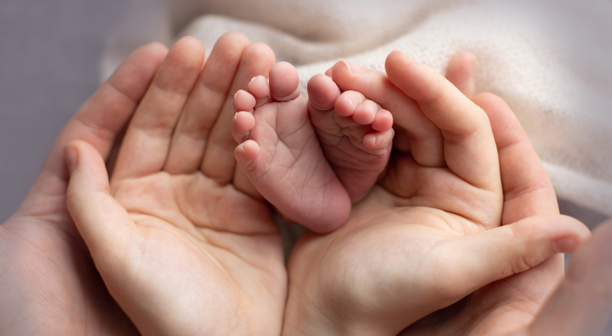 Фотограф новорожденных: волшебные моменты первых дней жизни