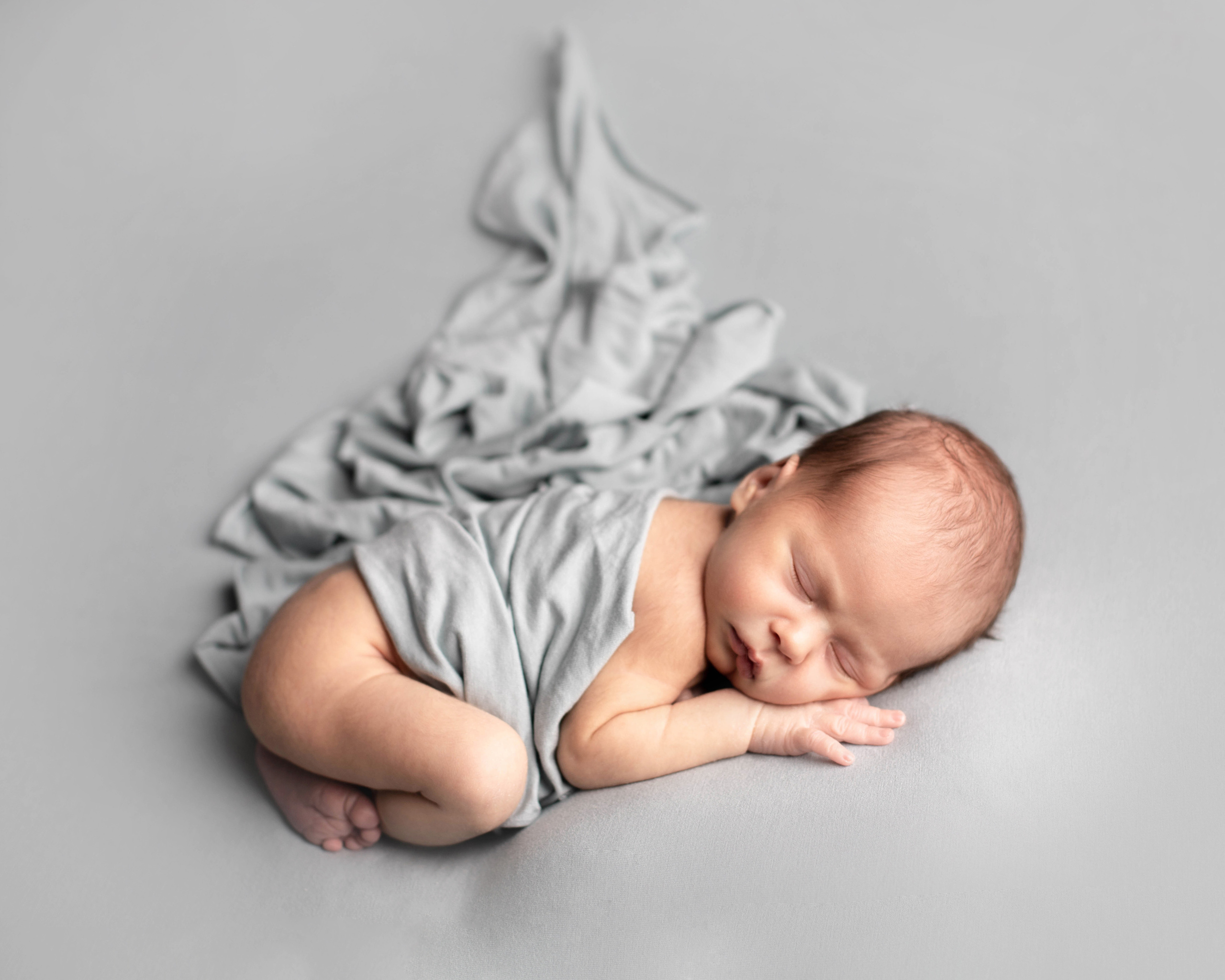 Фотограф новорожденных: волшебные моменты первых дней жизни