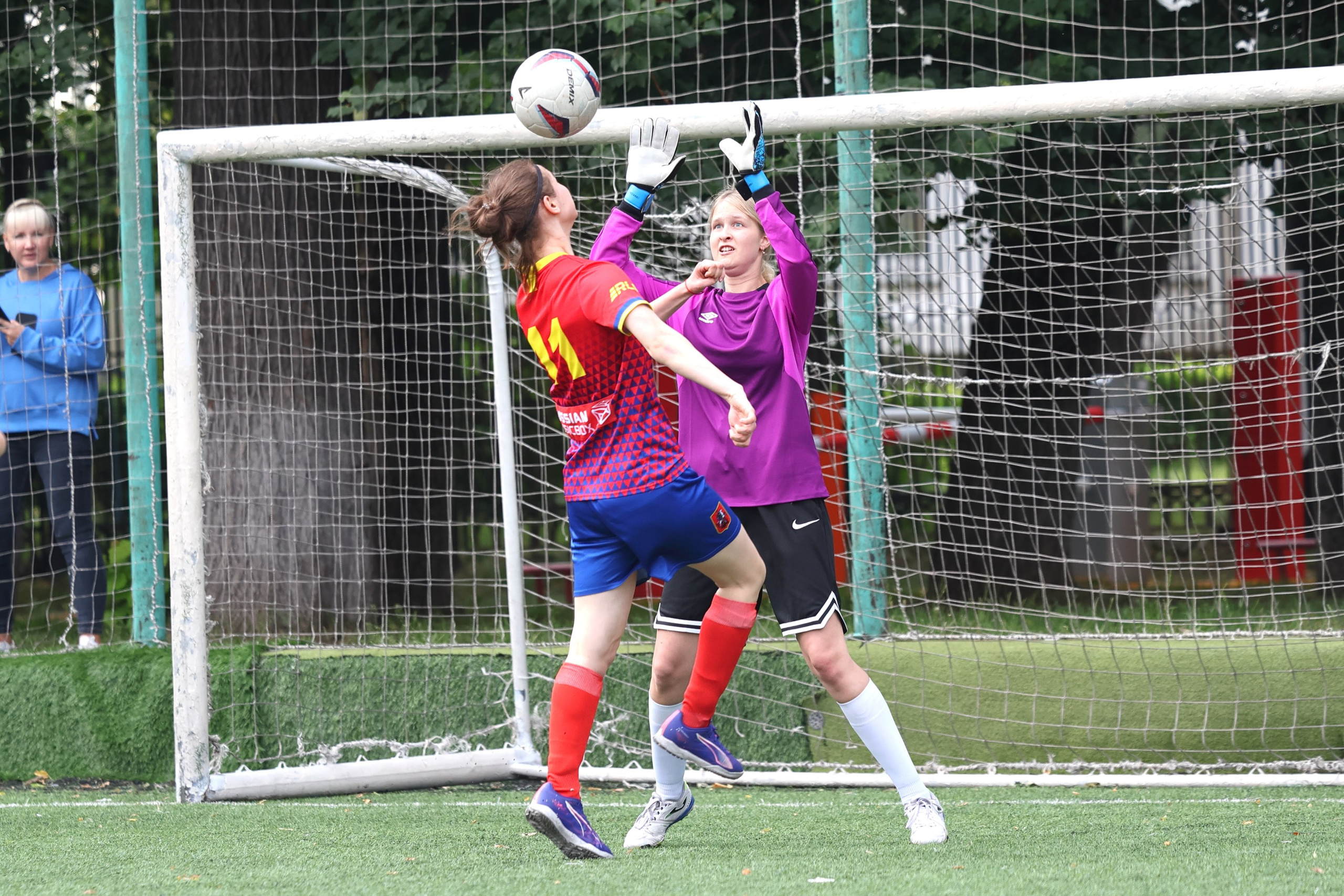 Футбол. Женская лига. Спортивный и репортажный фотограф Ермакова Светлана
