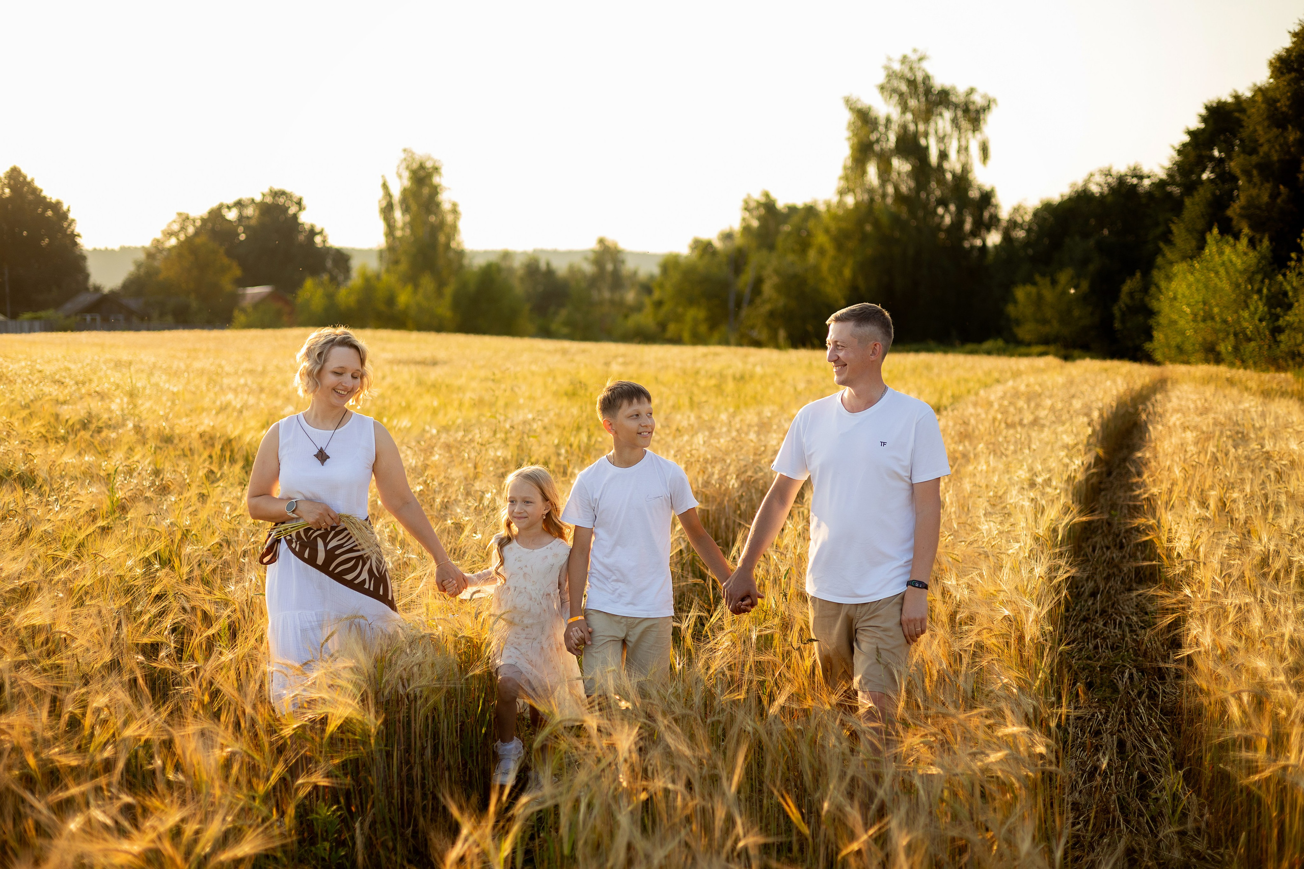 Семейная съемка в пшенице. Фотограф Ульянкина Мария
