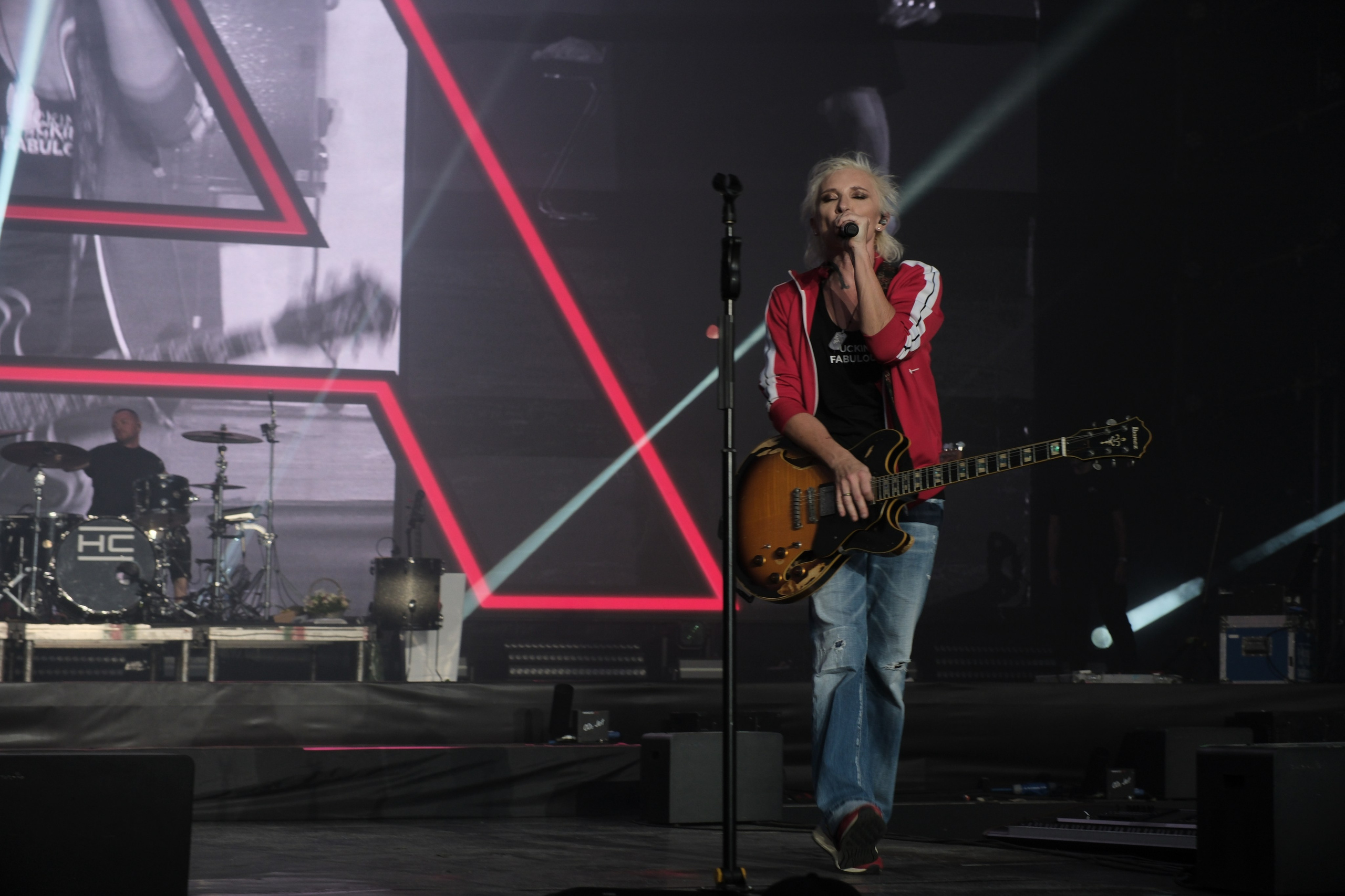 Диана Арбенина (группа «Ночные снайперы») — Москва, МТС Live Лето 2024. RedGeek - блогер и стручњак за образовање и ИТ Кирил Ситнов