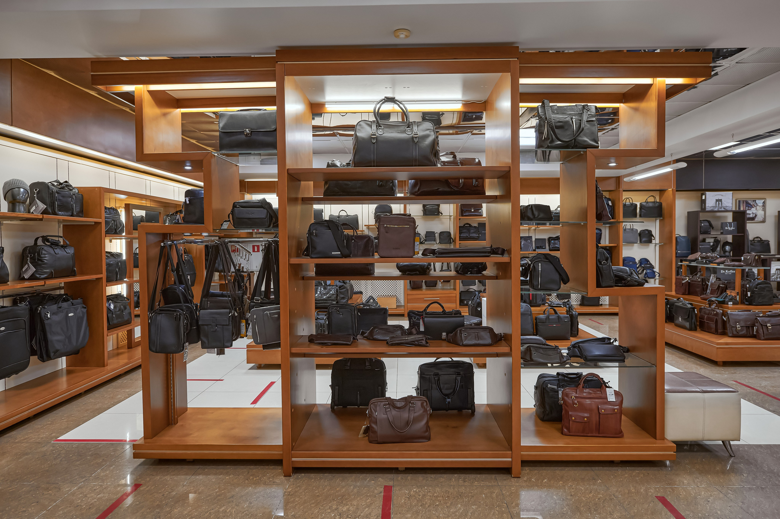 Портфолио по интерьерной и экстерьерной фотосъёмки: Мир Сумок — Правый берег. Фотограф Яковлев Роман — Красноярск