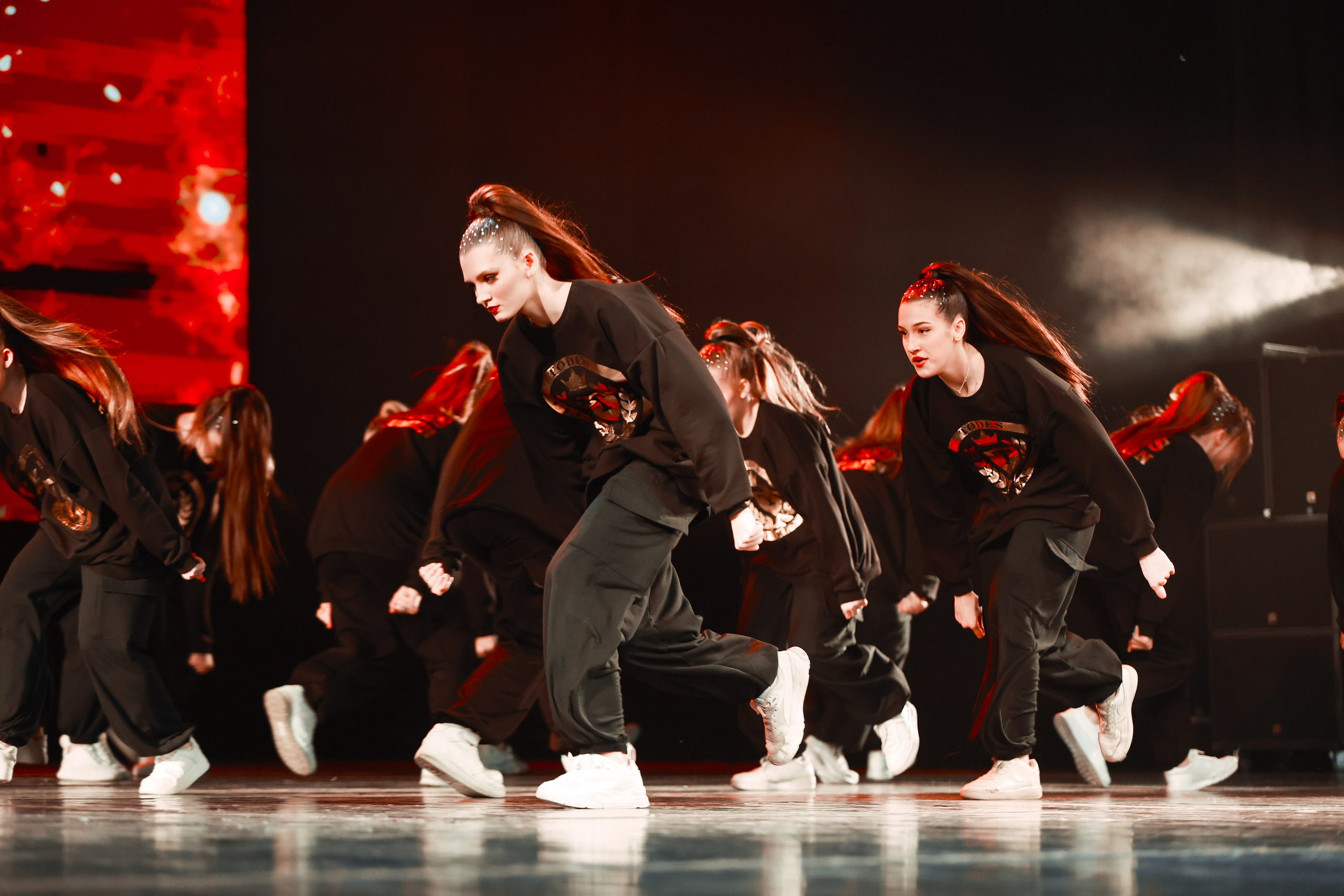 TODES Новогодняя перезагрузка 2024. MIG — студия спортивной фотографии Михаила Голянского