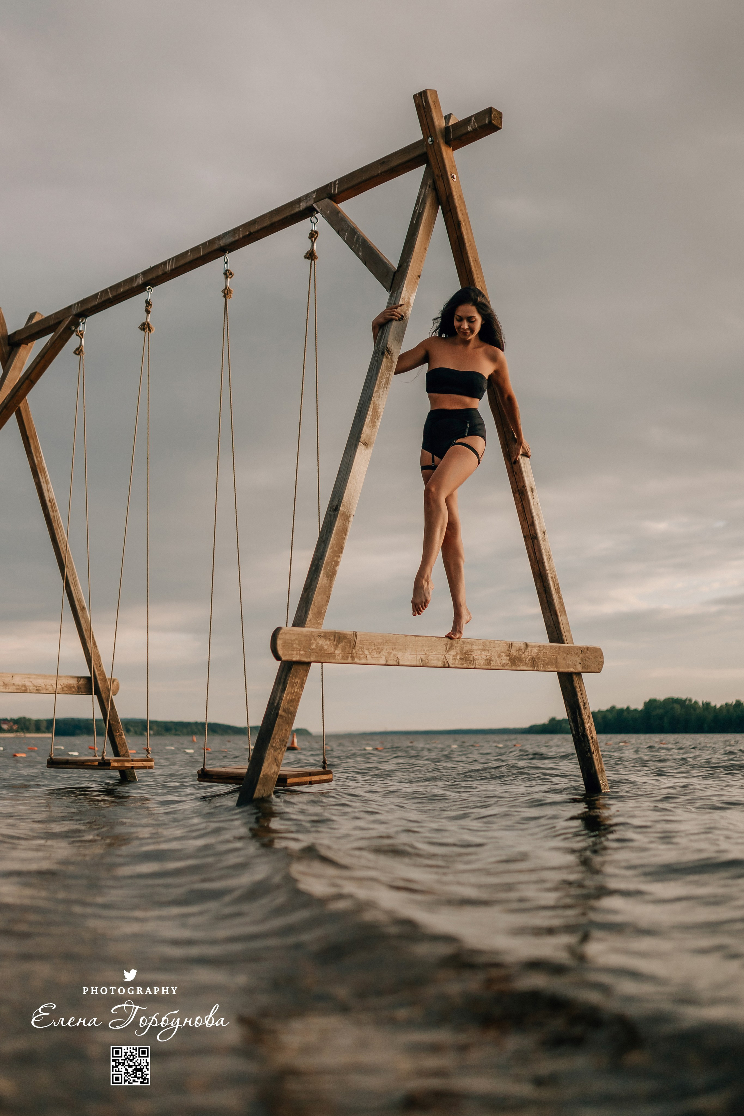 Черная серия с тканью. Набережная. Александра и Таисия. Июль 2025 г. Фотограф Пермь. Свадьбы. Семья и дети, школа, д. сад. Фотокниги