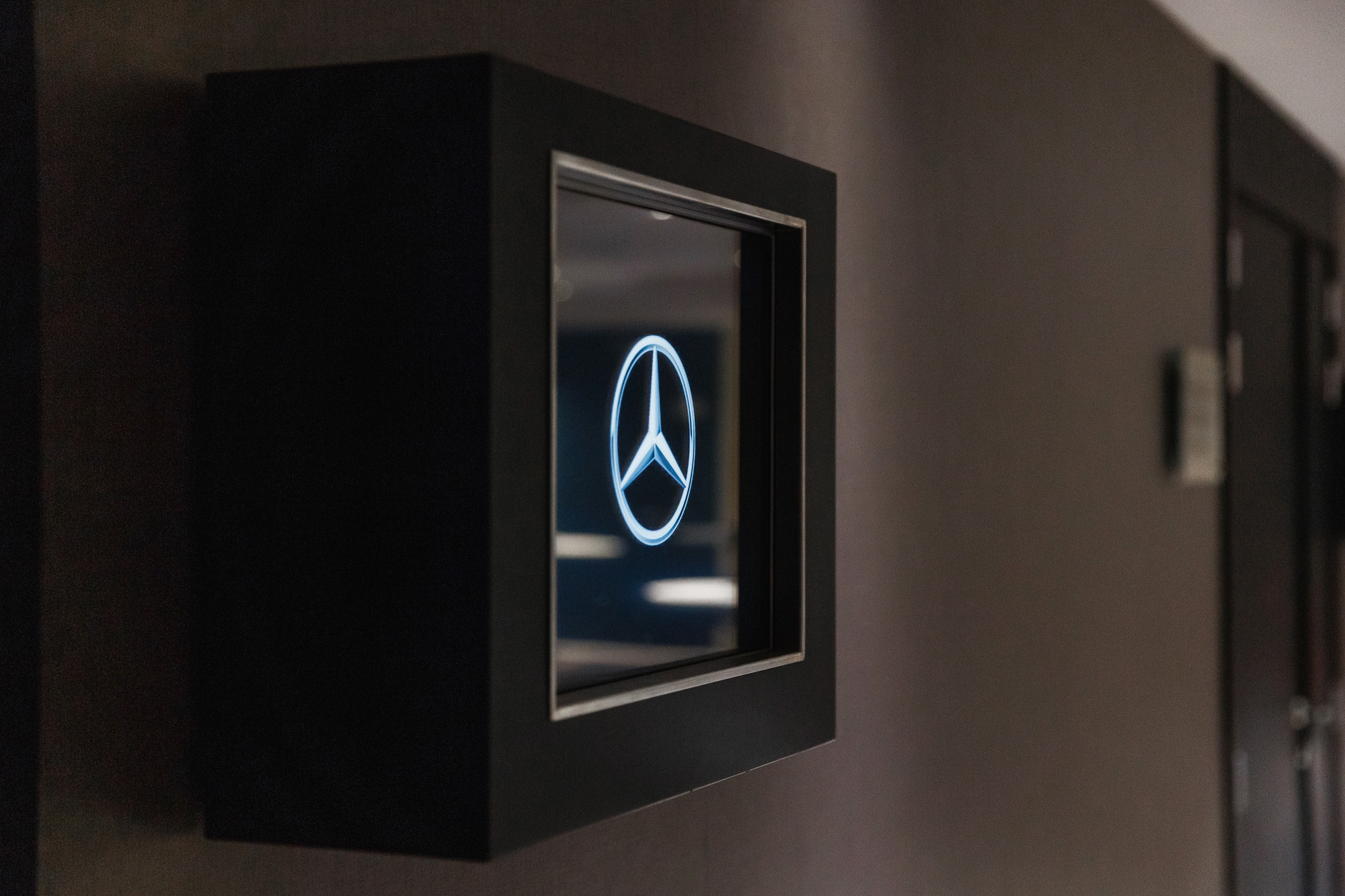 MERCEDES-BENZ FINANCE. Feelmedia production