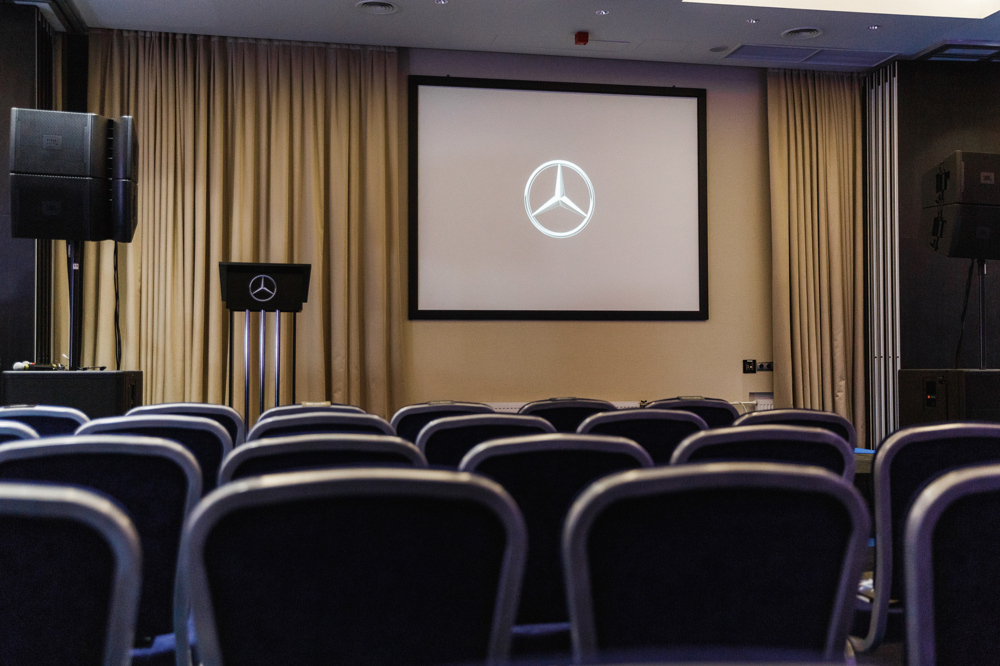 MERCEDES-BENZ FINANCE. Feelmedia production