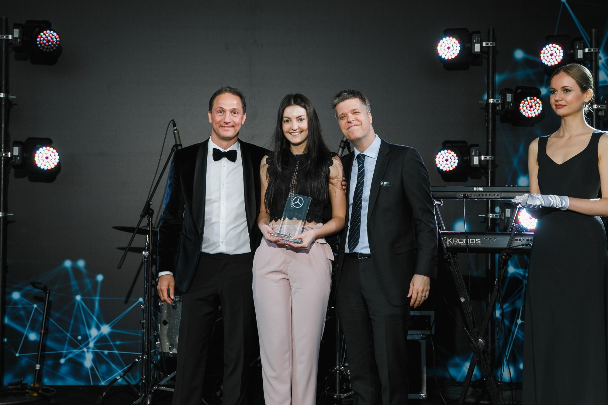 MERCEDES-BENZ FINANCE. Feelmedia production