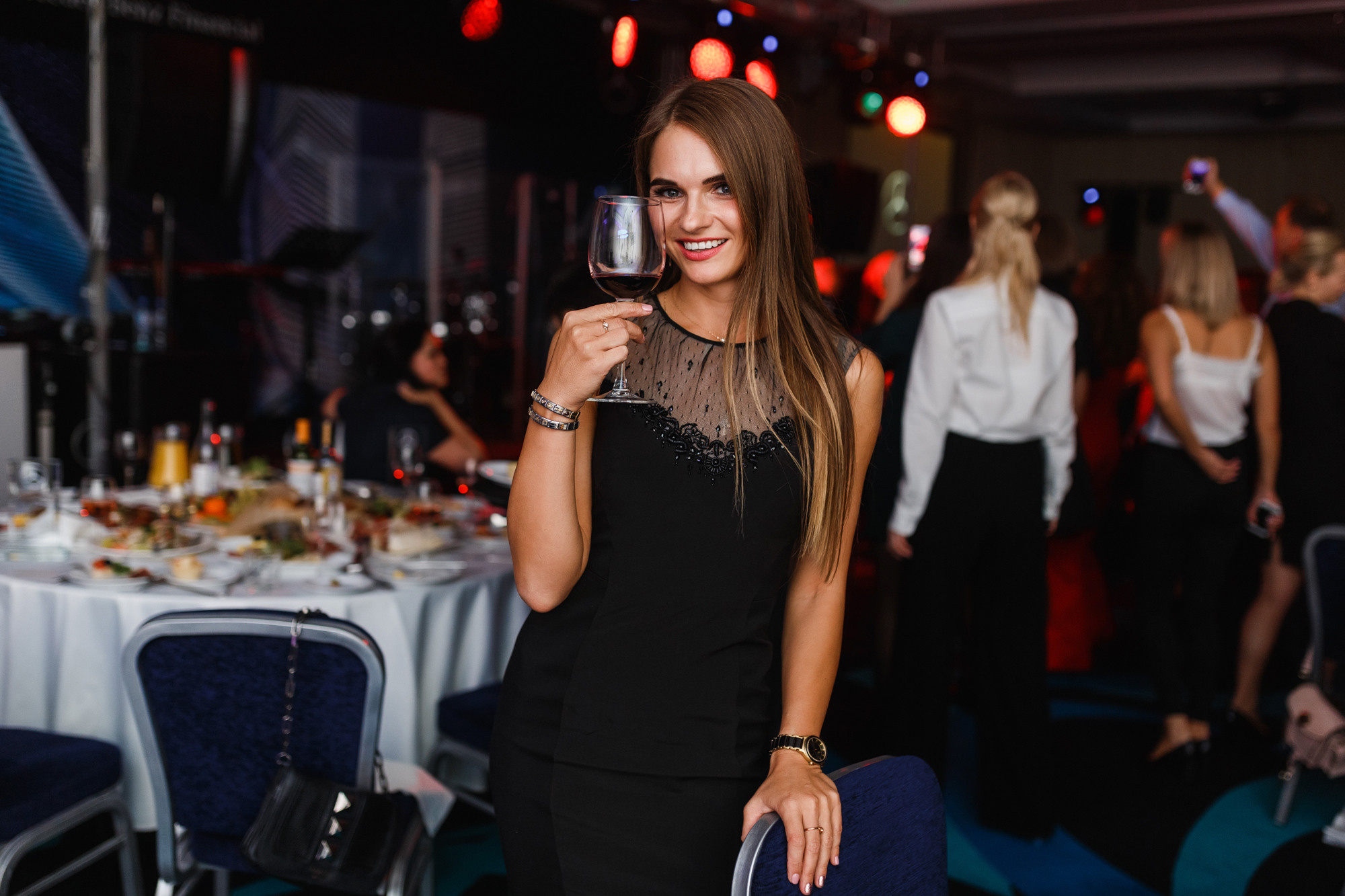 MERCEDES-BENZ FINANCE. Feelmedia production