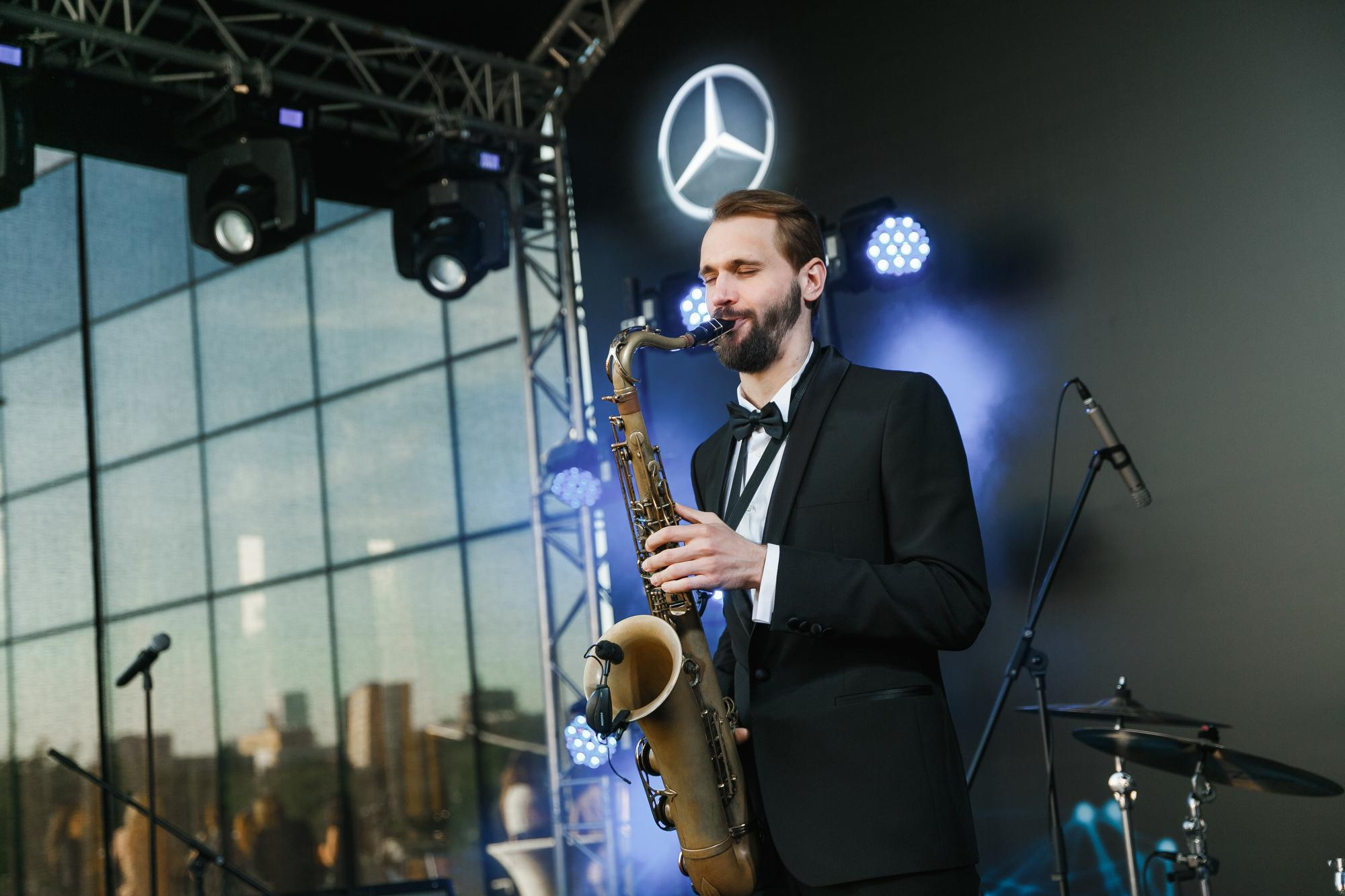 MERCEDES-BENZ FINANCE. Feelmedia production