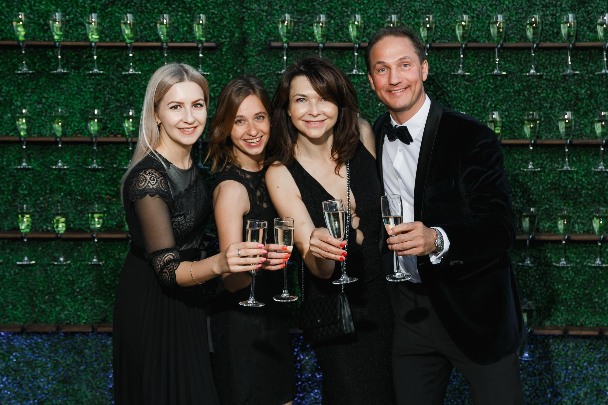 MERCEDES-BENZ FINANCE. Feelmedia production