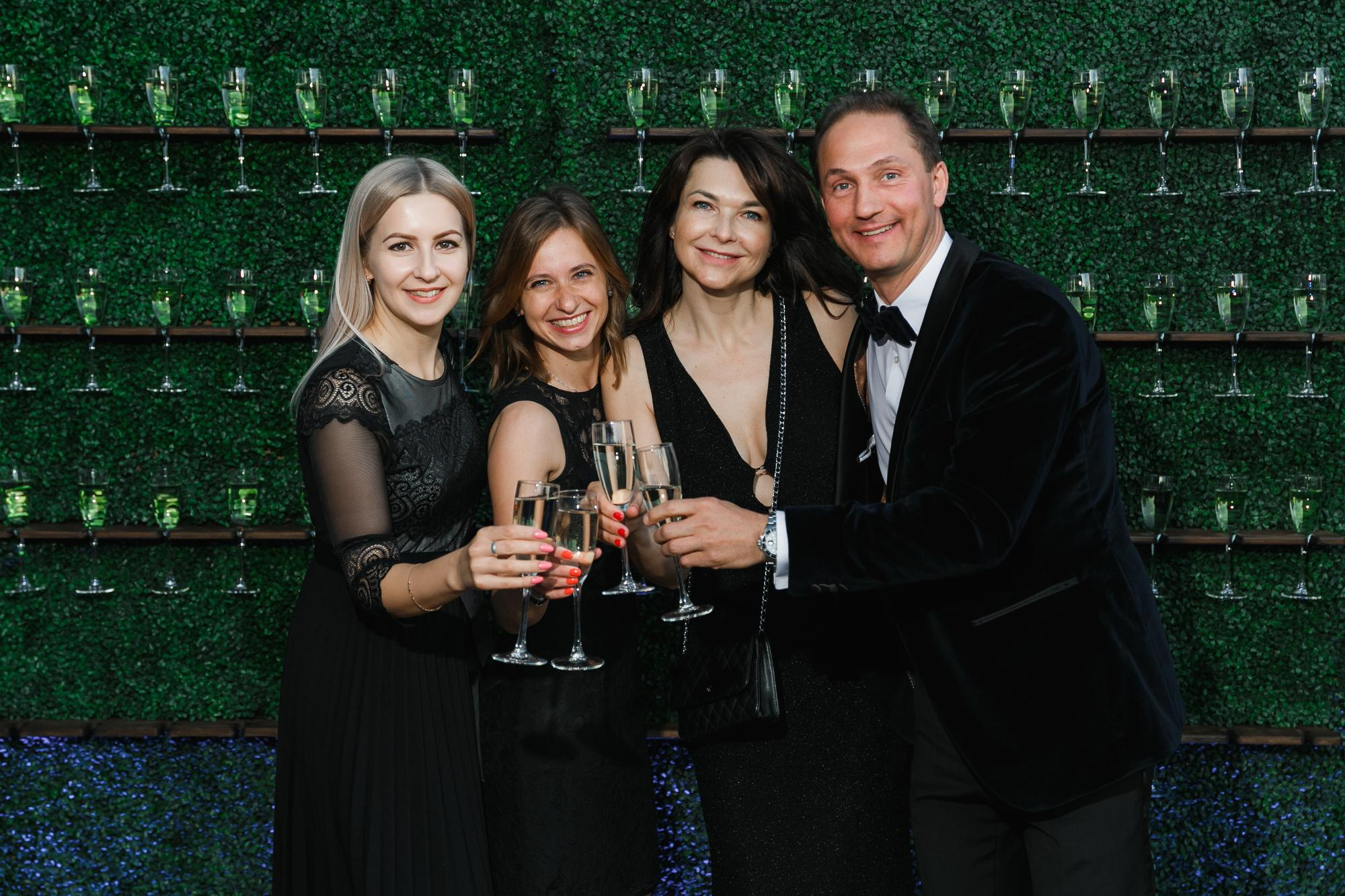 MERCEDES-BENZ FINANCE. Feelmedia production