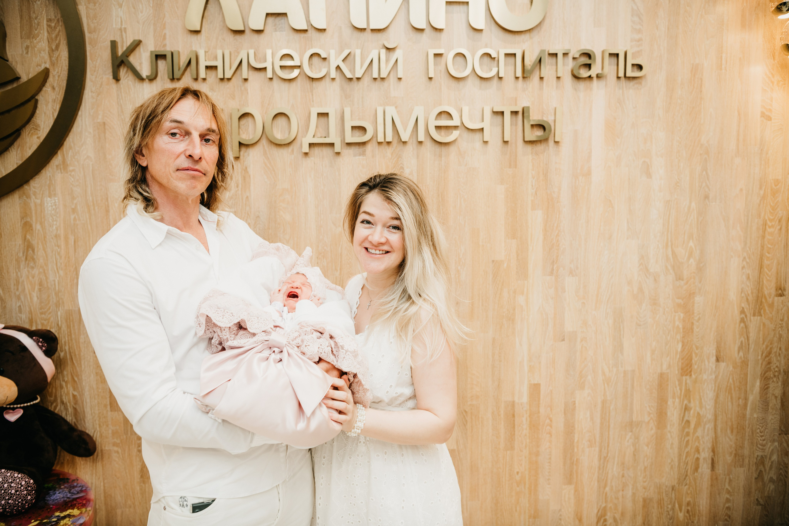 Выписка Полины в Лапино. Фотограф на выписку из роддома в Москве и МО