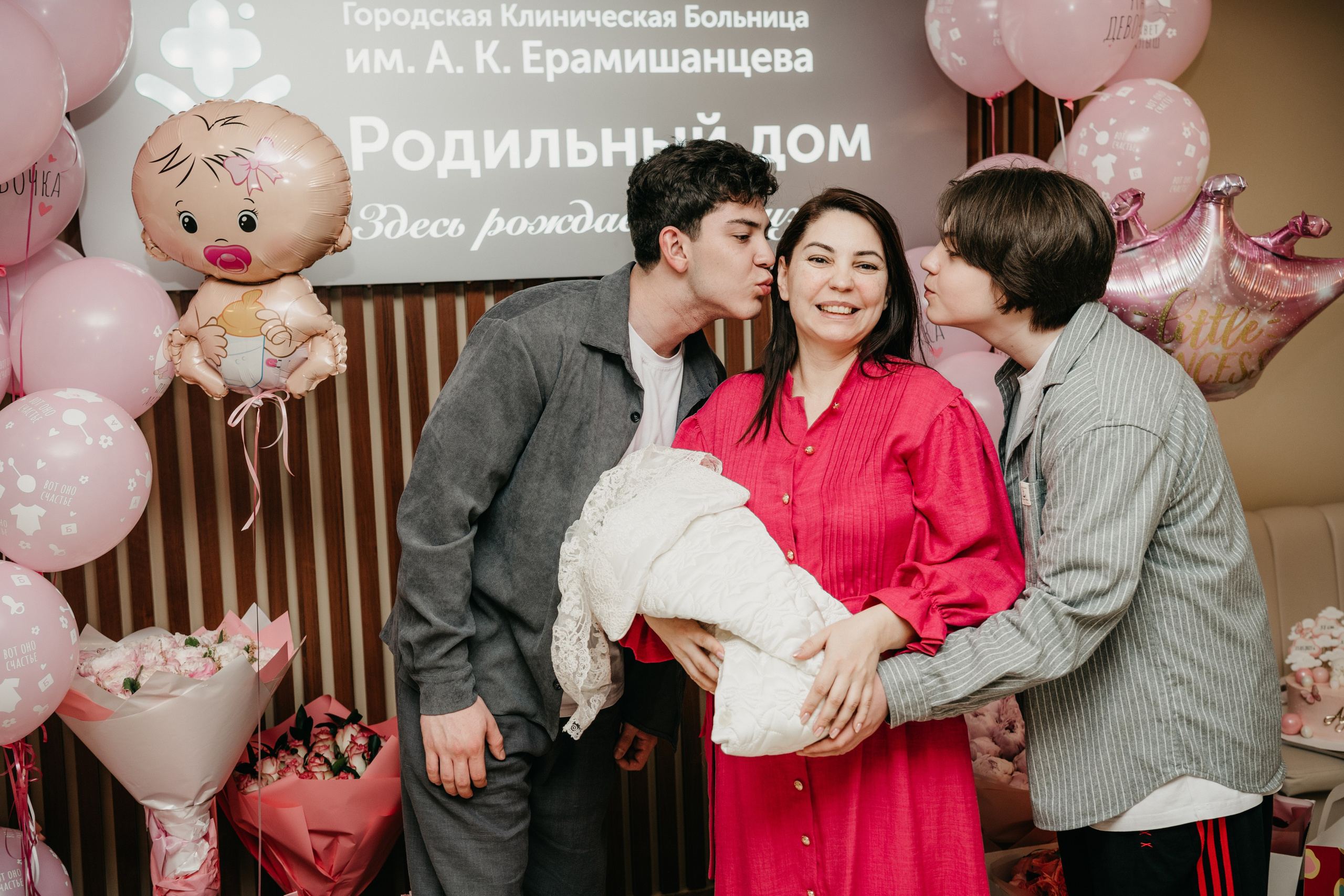Выписка Адель. Ерамишанцева. Фотограф на выписку из роддома в Москве и МО