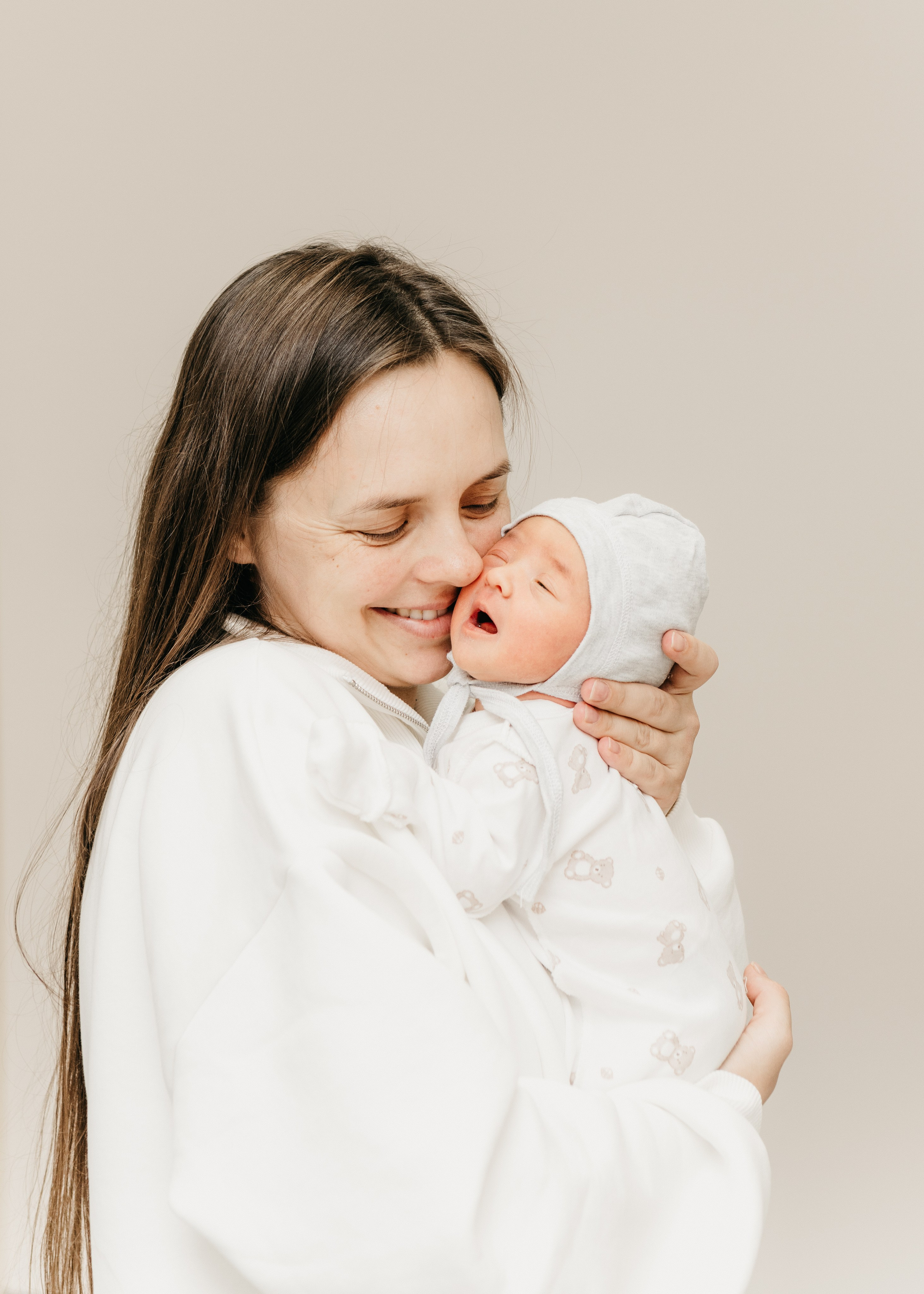 Выписка малышки. Мать и дитя на Севастопольском. Фотограф на выписку из роддома в Москве и МО