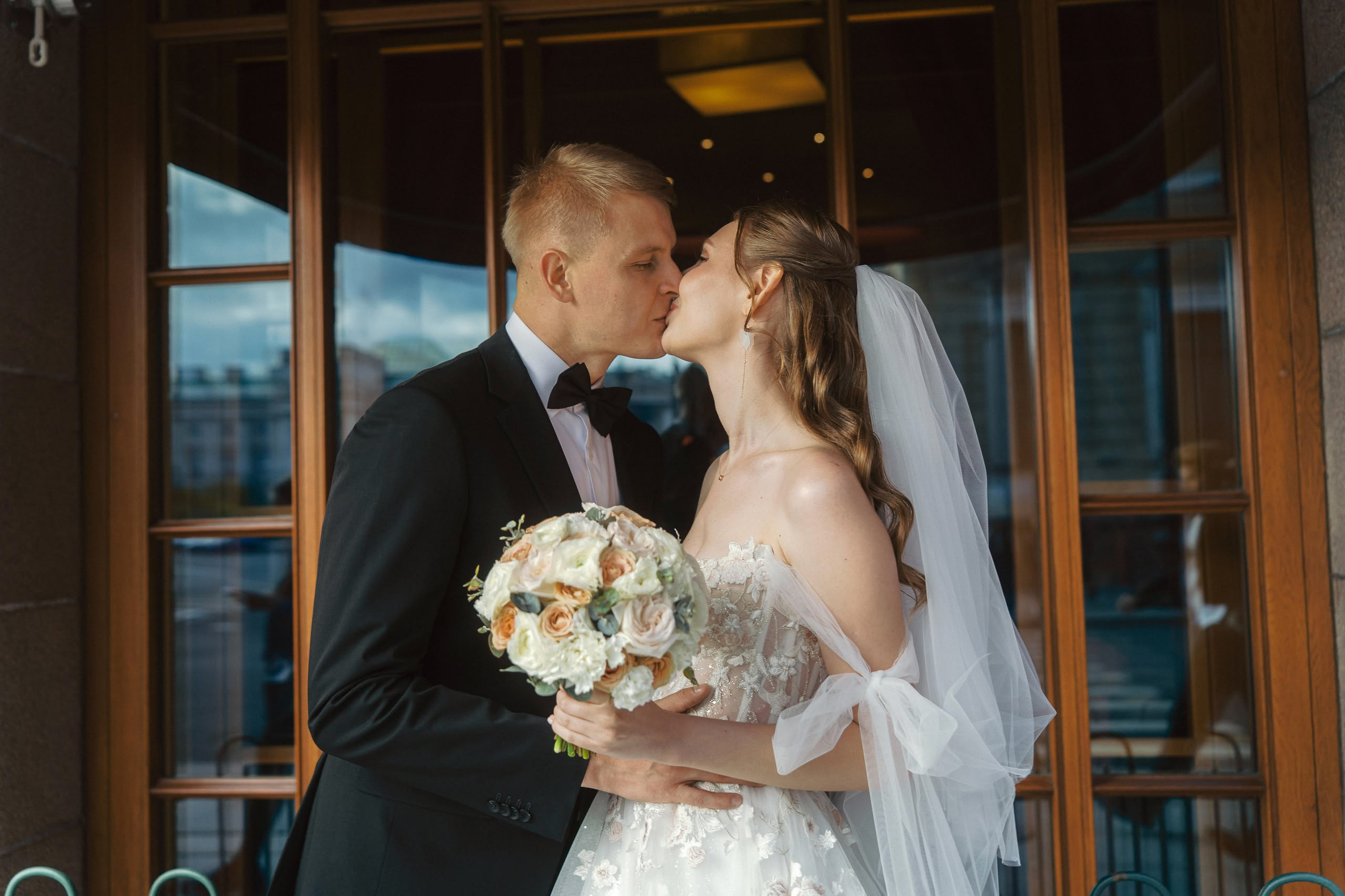 Василий и Марина — свадебный день в Петербурге. Свадебный фотограф Дмитрий Родионов — Санкт-Петербург и Ленинградская область