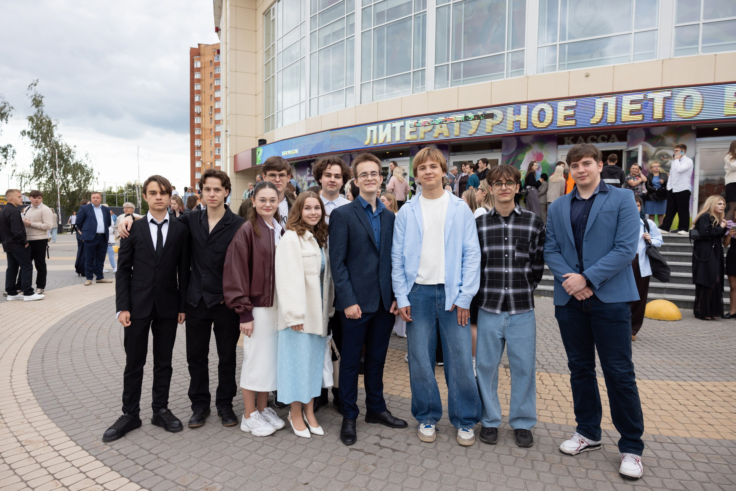 Городской бал выпускников (24 июня 2025). Репортажный фотограф Алексей Пирязев