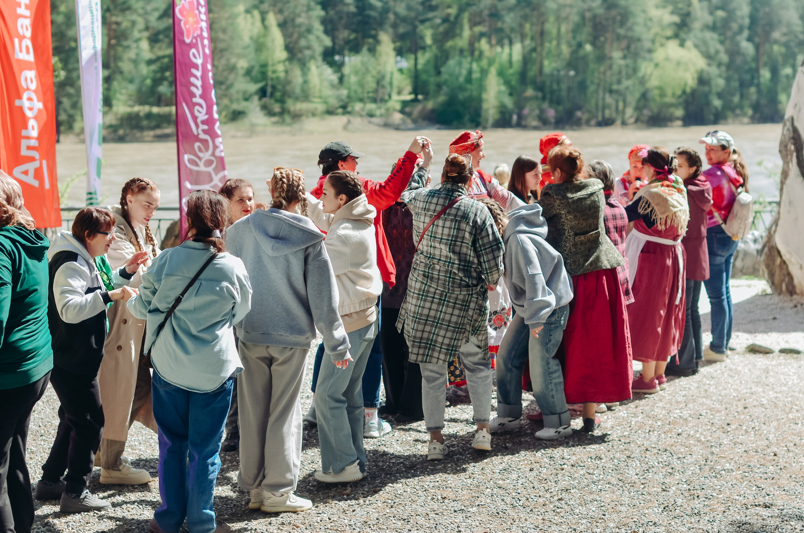 Фестиваль «Цветение Маральника на Алтае 2025». Фоторепортаж. Денисова Аля — фотограф для парных съемок и индивидуальных историй в Барнауле