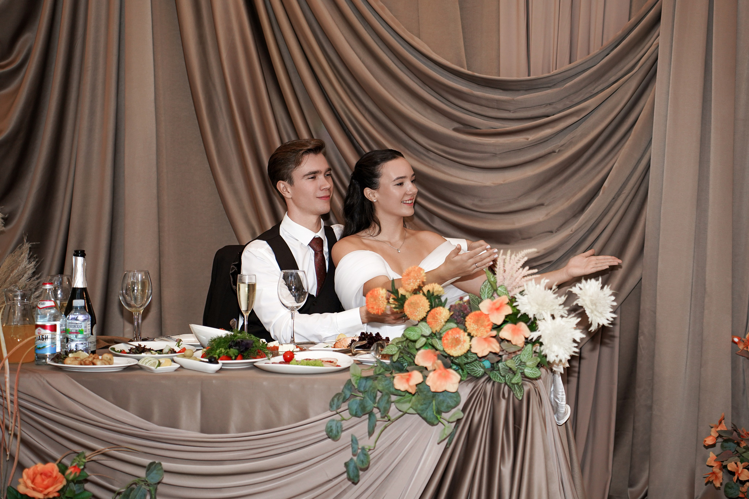 Свадебный банкет в беседке. Свадебный фотограф в Ростове-на-Дону. Таинство Крещения и Венчания, семейные фотосессии. Алёна Чёботова