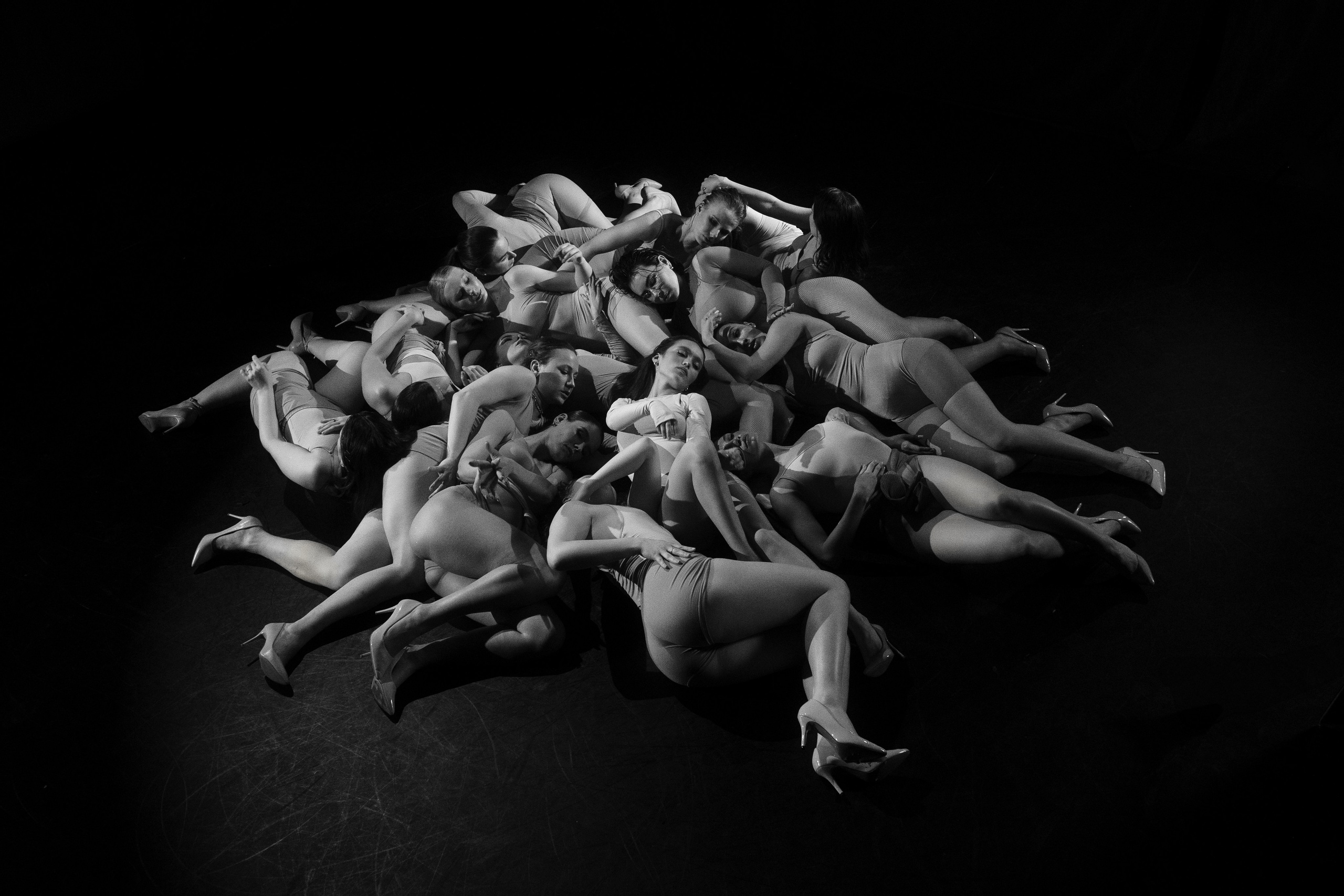 Reportage photography of dancers in the movie pavilion