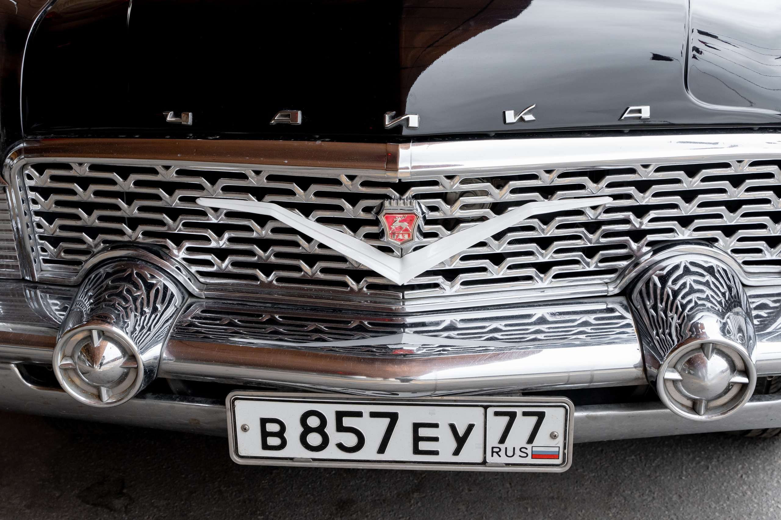 Свадебный фотограф в Москве. Свадебный фотограф Видное, Бутово, Домодедово, Щербинка, Царицыно. Свадебная фотосессия и сборы невесты в отеле Soluxe. Регистрация брака во дворце бракосочетания ВДНХ. Свадьба на ВДНХ. Свадебная фотосессия с ретро автомобилем Чайка. 