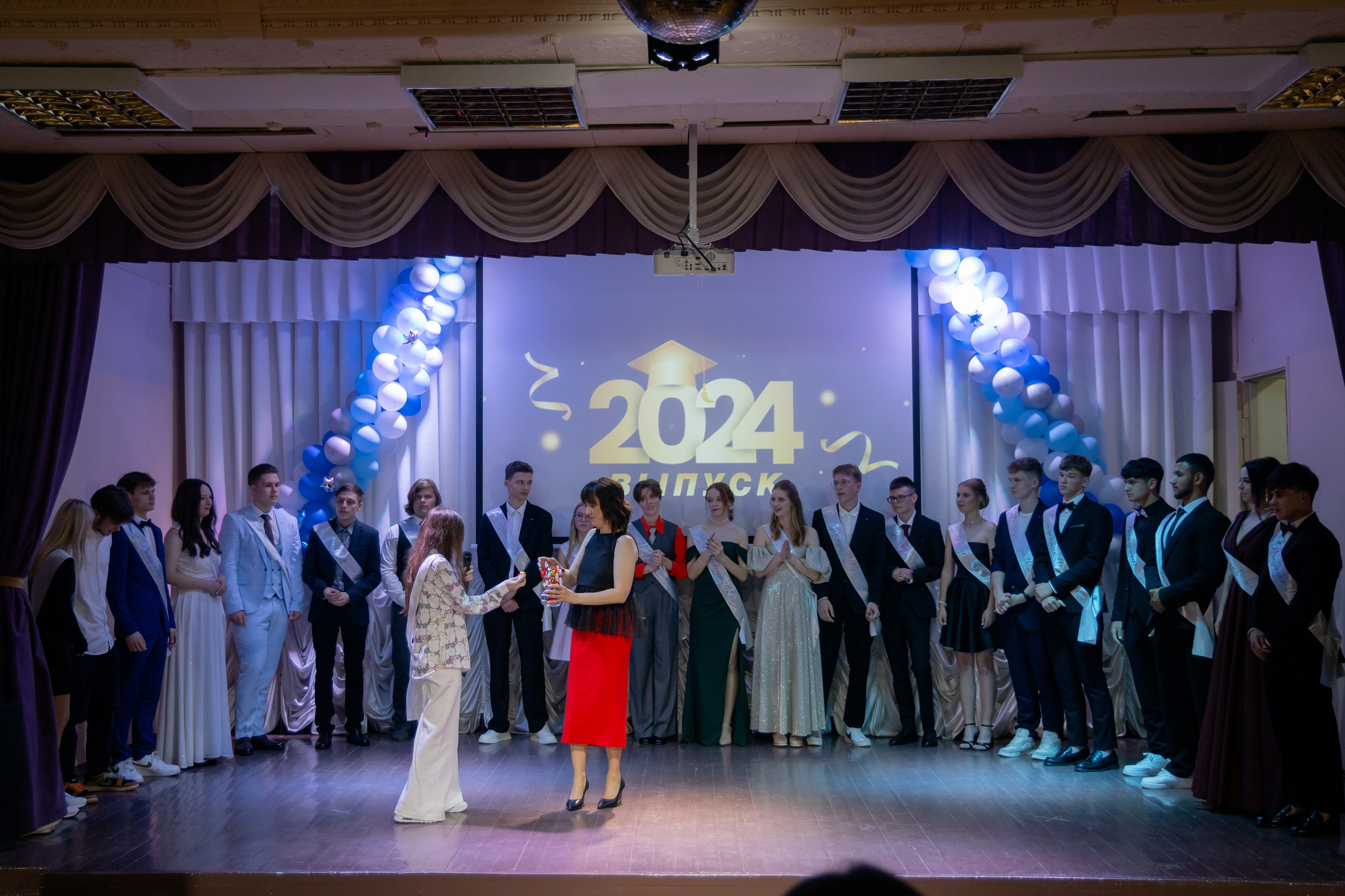 Школьный выпускной 2024 год в Соколе (Минск). Свадебный фотограф в Минске/Беларуси Сергей Спиридонов