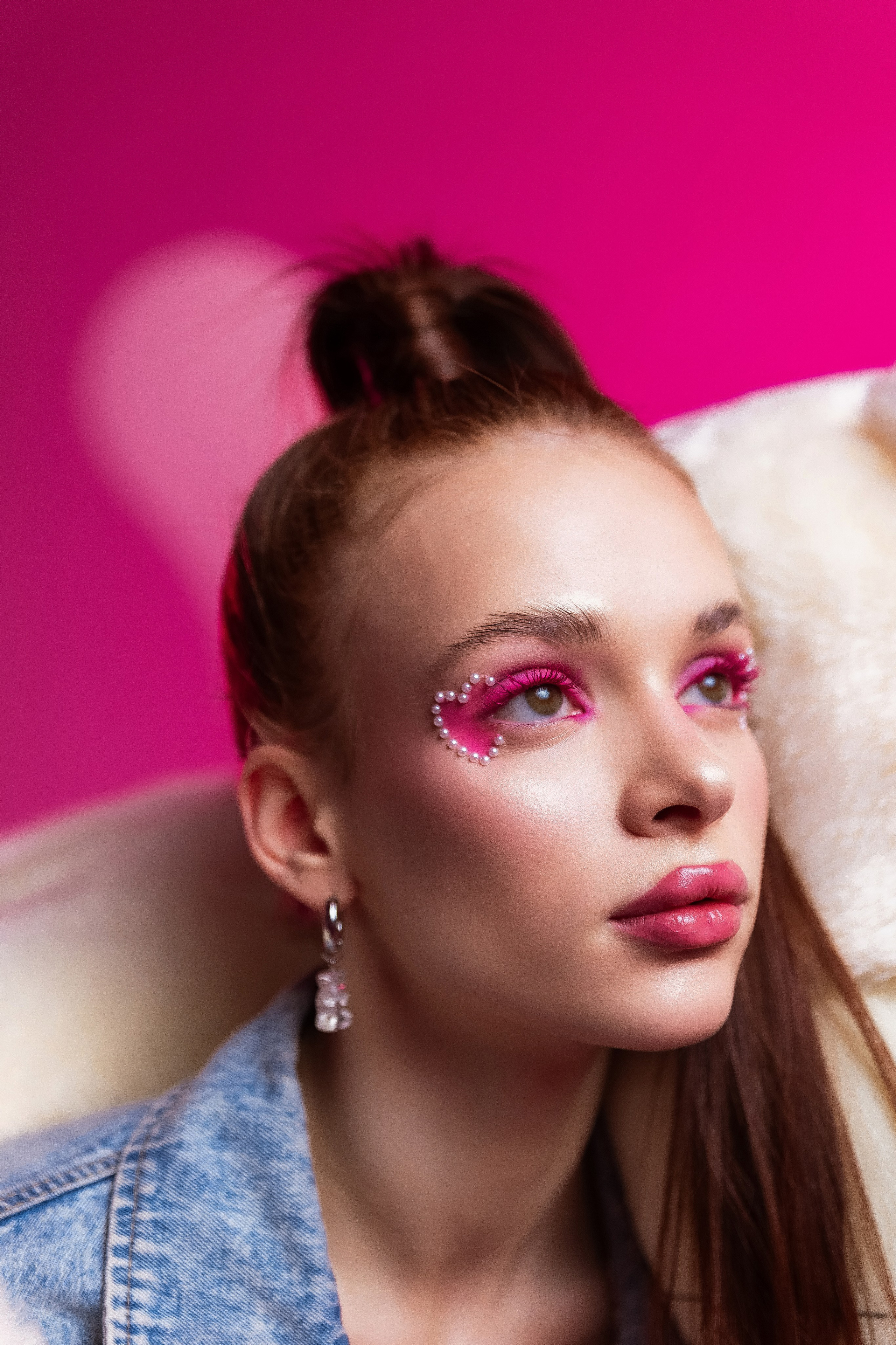 идея фотосессия на 14 февраля, день всех влюблённых, цветной свет, маски габо, 14 февраля, ростовой медведь