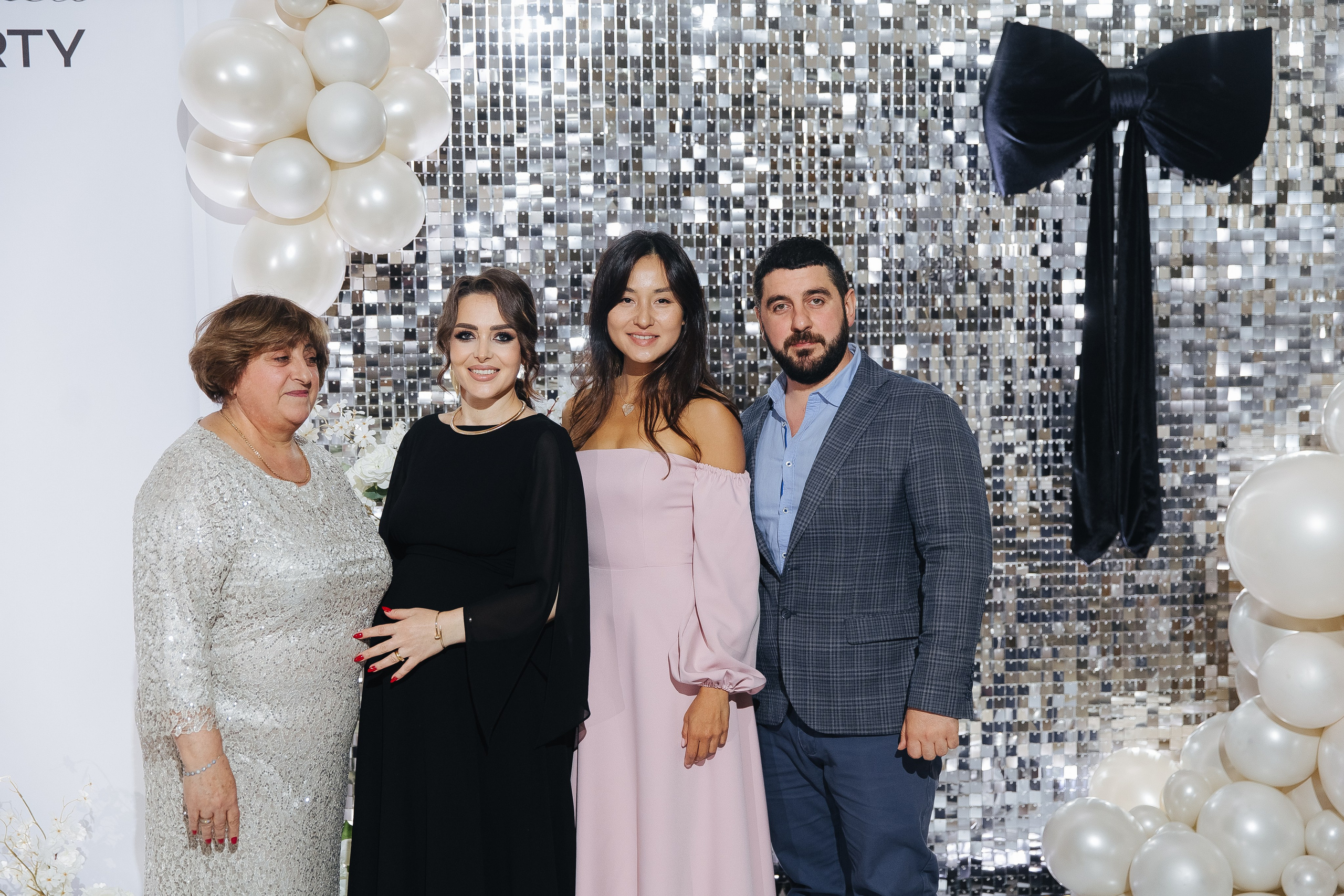 Ани и Назели. 35&5 День рождения, «Янтарь». Фотограф в Красноярске Надежда Воскресенская