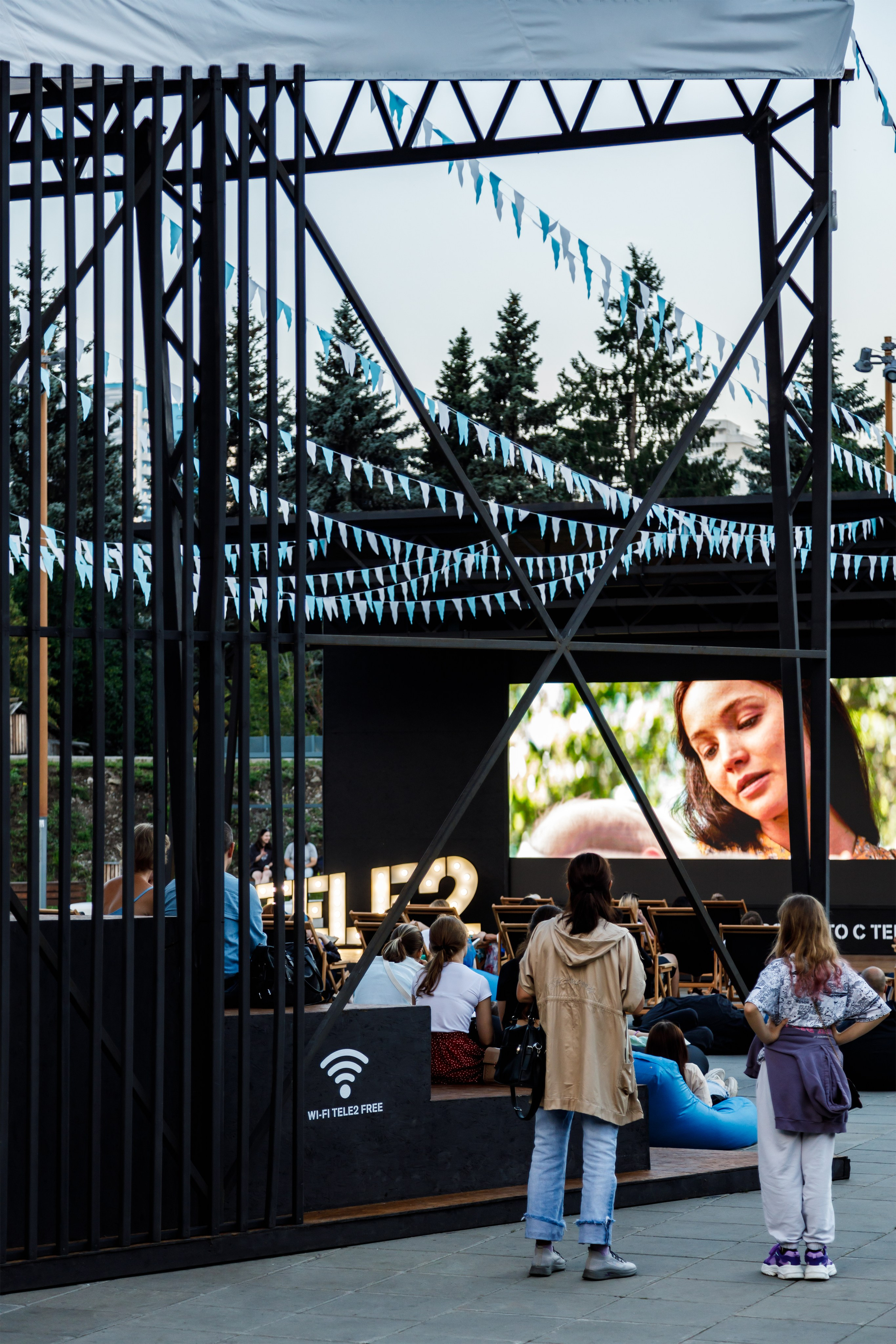 Павильон TELE 2 в центре Екатеринбурга. Интерьерный фотограф. Фотограф архитектуры