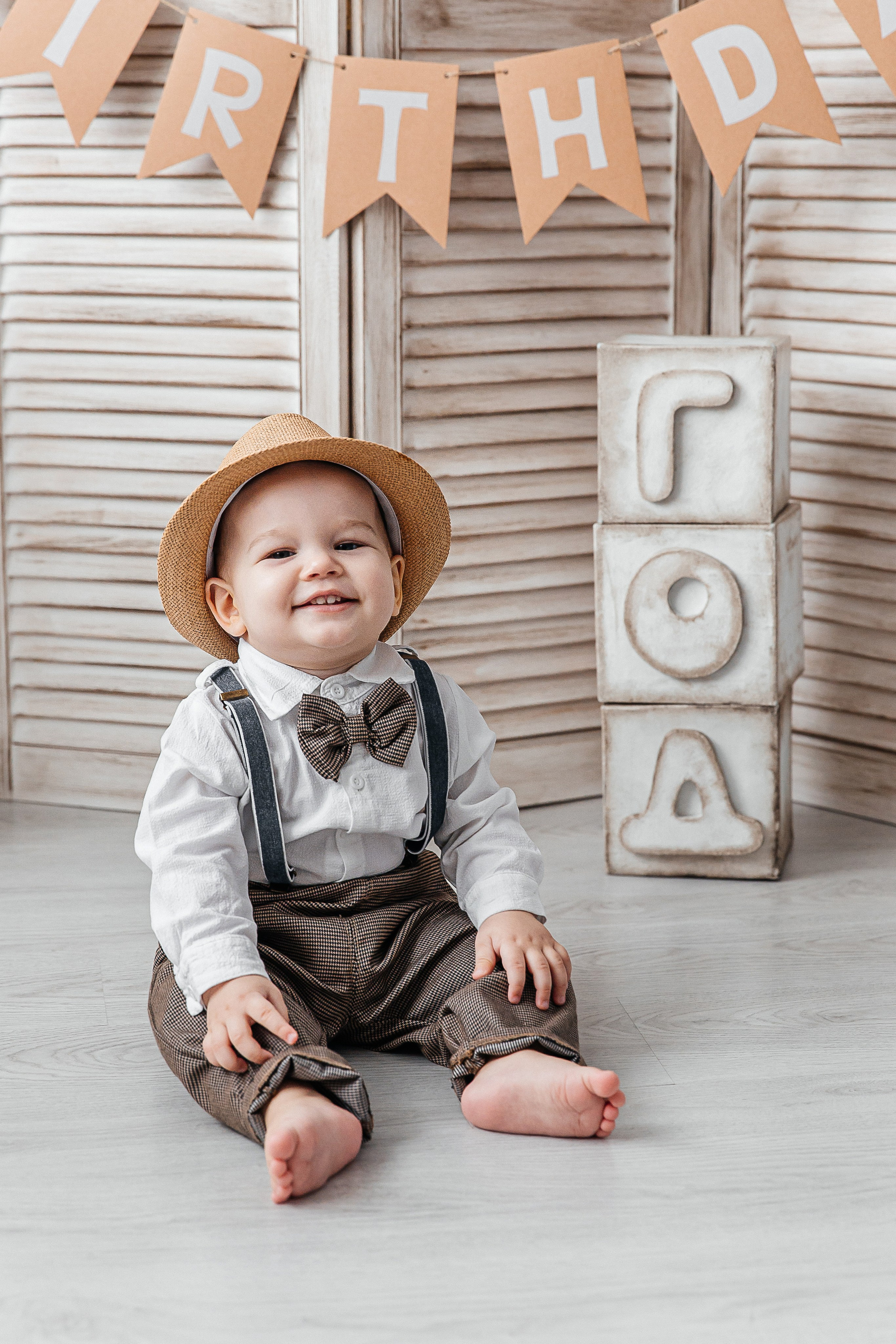 На белом фоне / минимализм. Детский фотограф, выпускные альбомы в Нижнем Новгороде Бодягина Мария