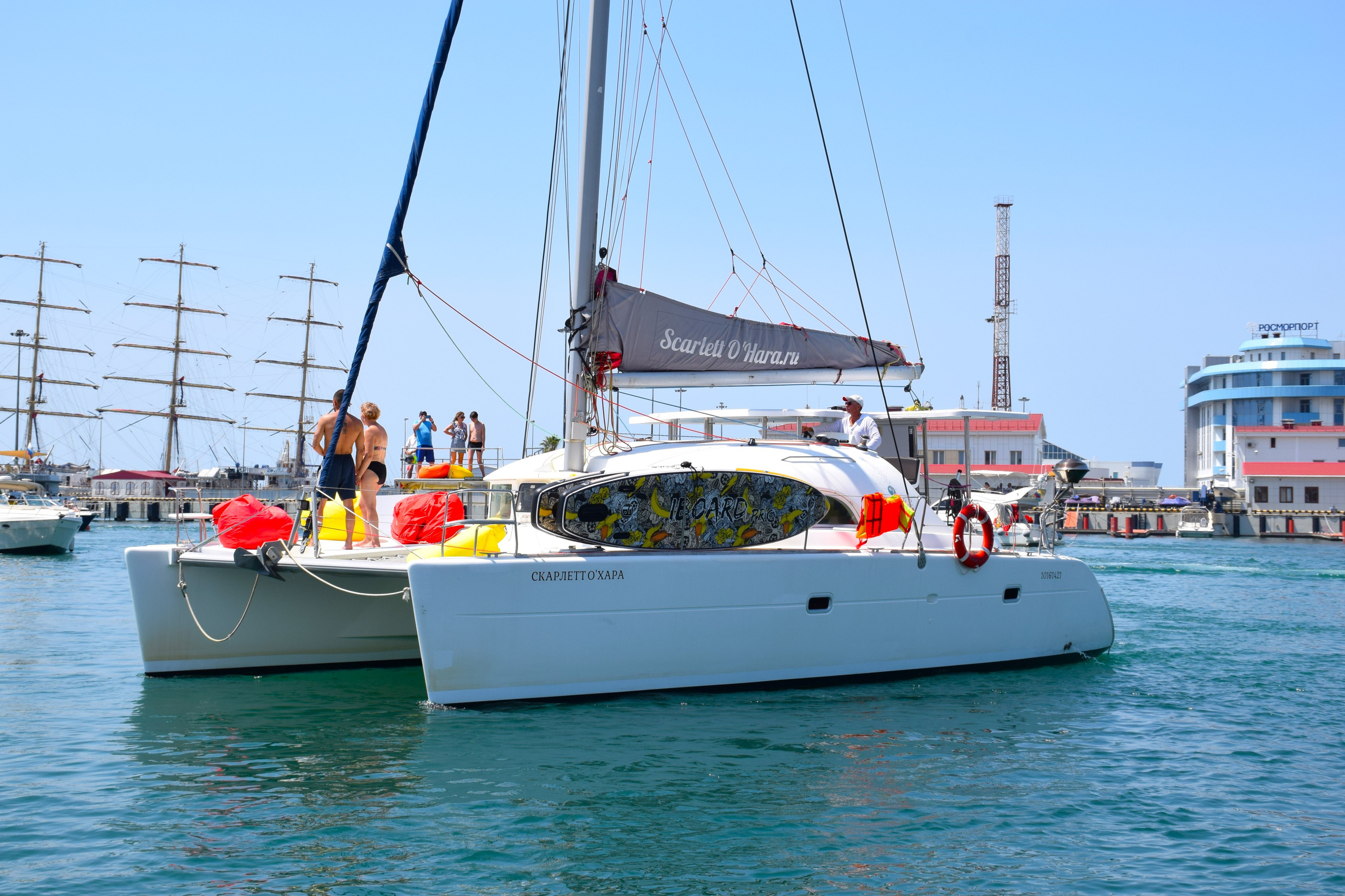 Катамаран Скарлетт о Хара Аренда Яхты в Сочи Яхтанаморе YACHTANAMORE