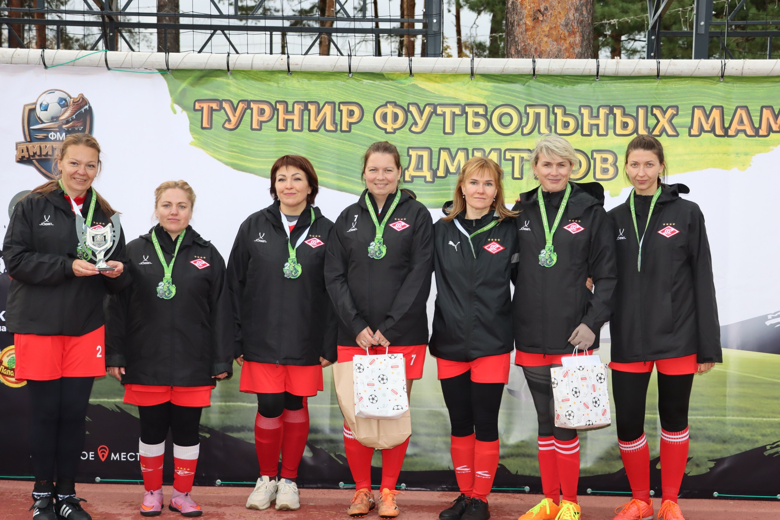 Дмитров. Турнир футбольных мам. 10 октября 2026. Репортажная фотосъёмка