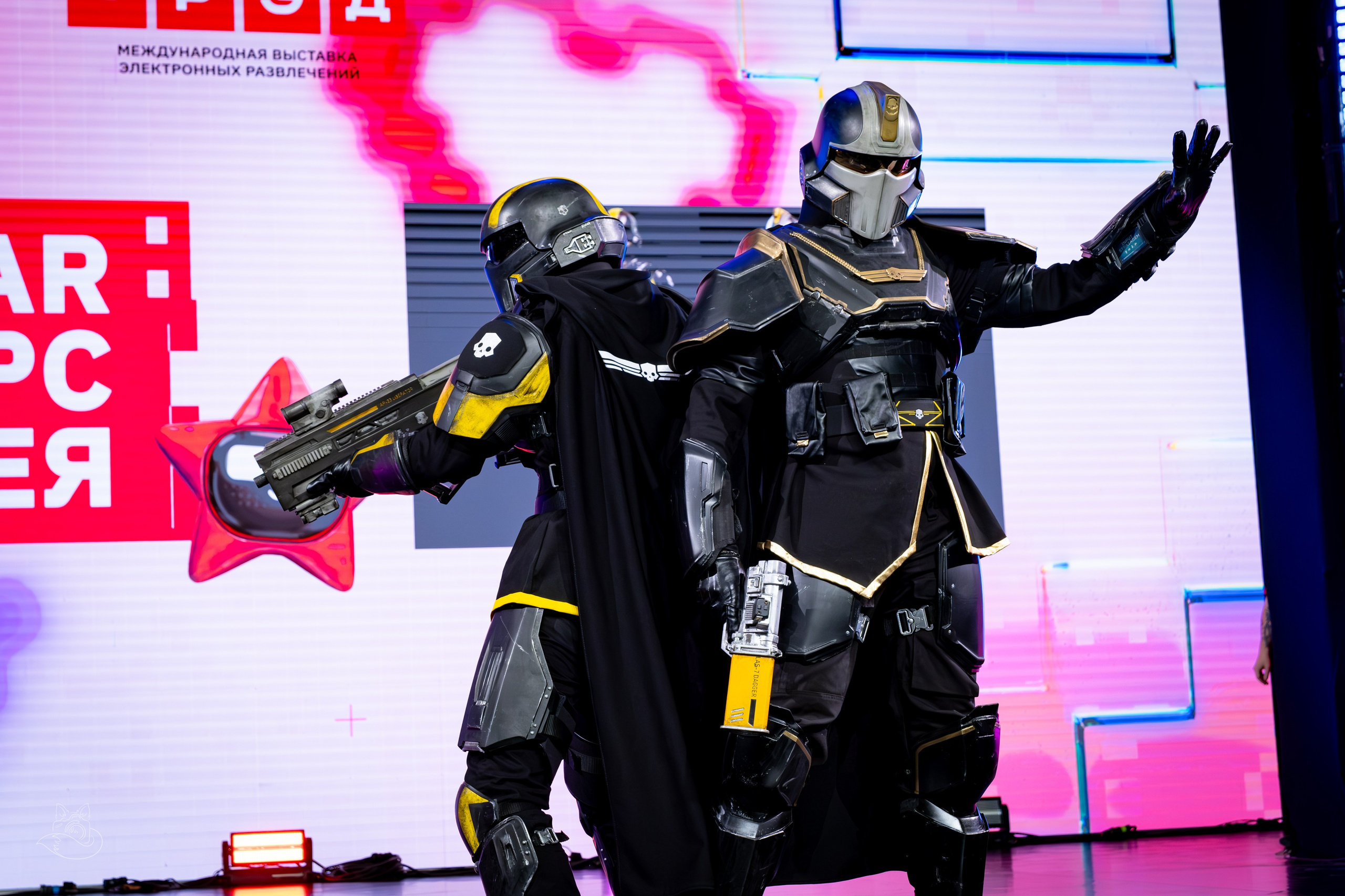 Сцена РЭД ЭКСПО 2024. Косплей фотограф