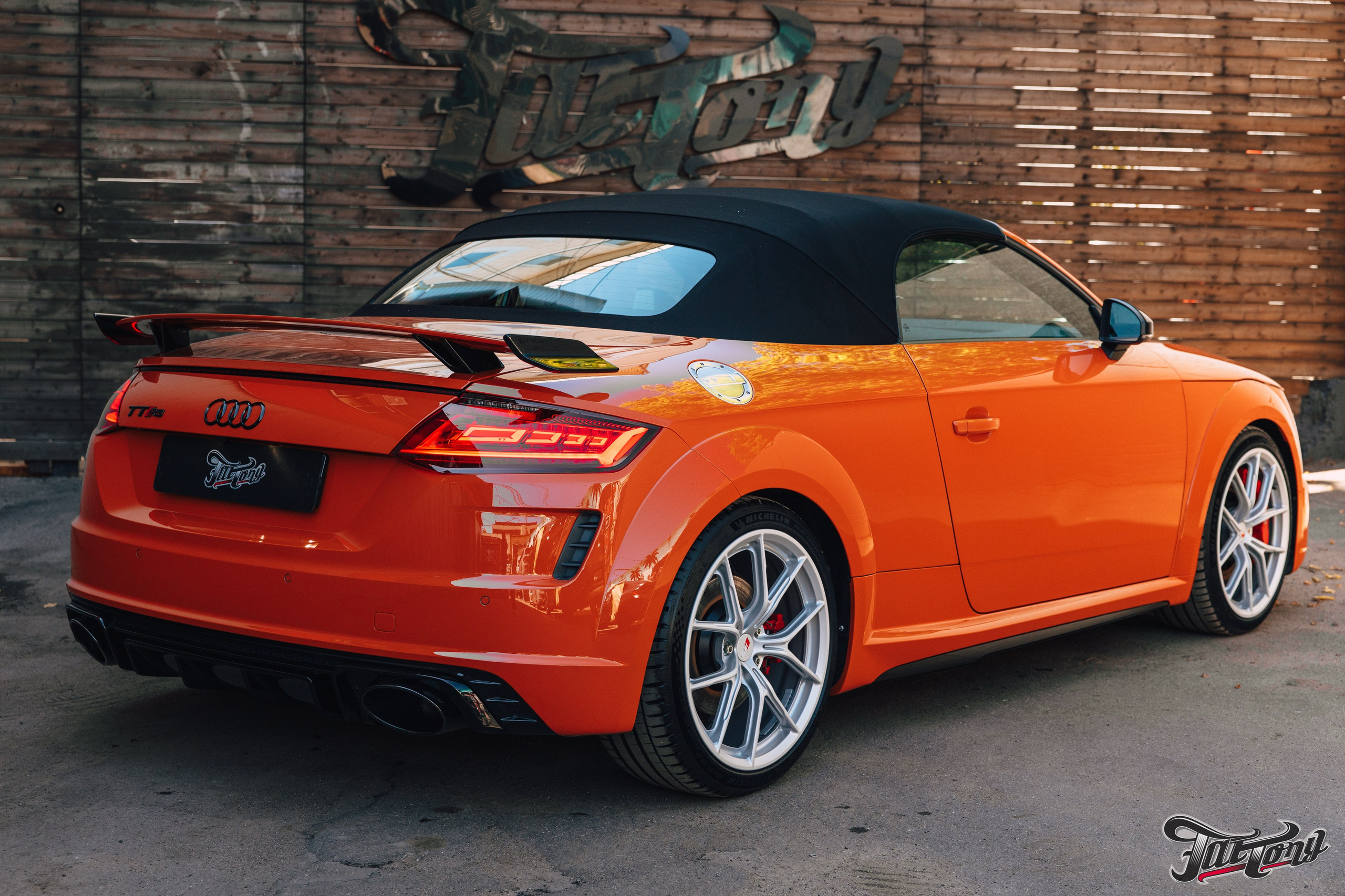 Audi TT мойка подвески, подкапотки и оклейка в прозрачный полиуретан. DeLorein