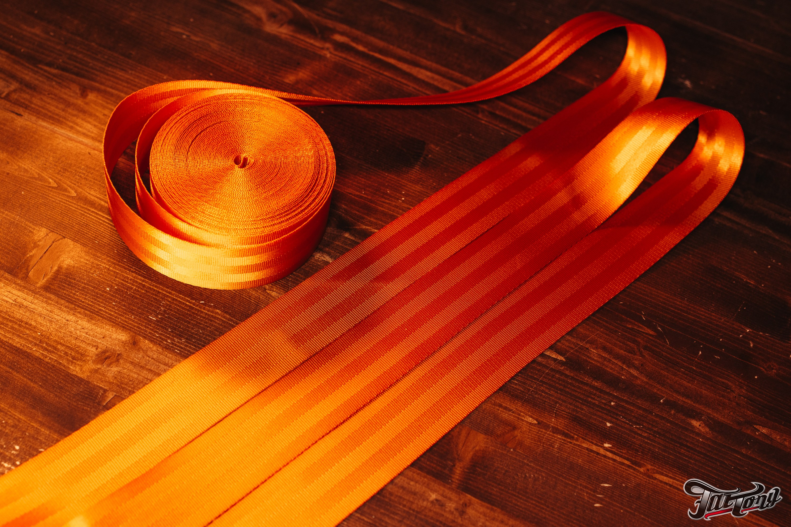 Porsche 911 оранжевый замена ремней безопасности. DeLorein