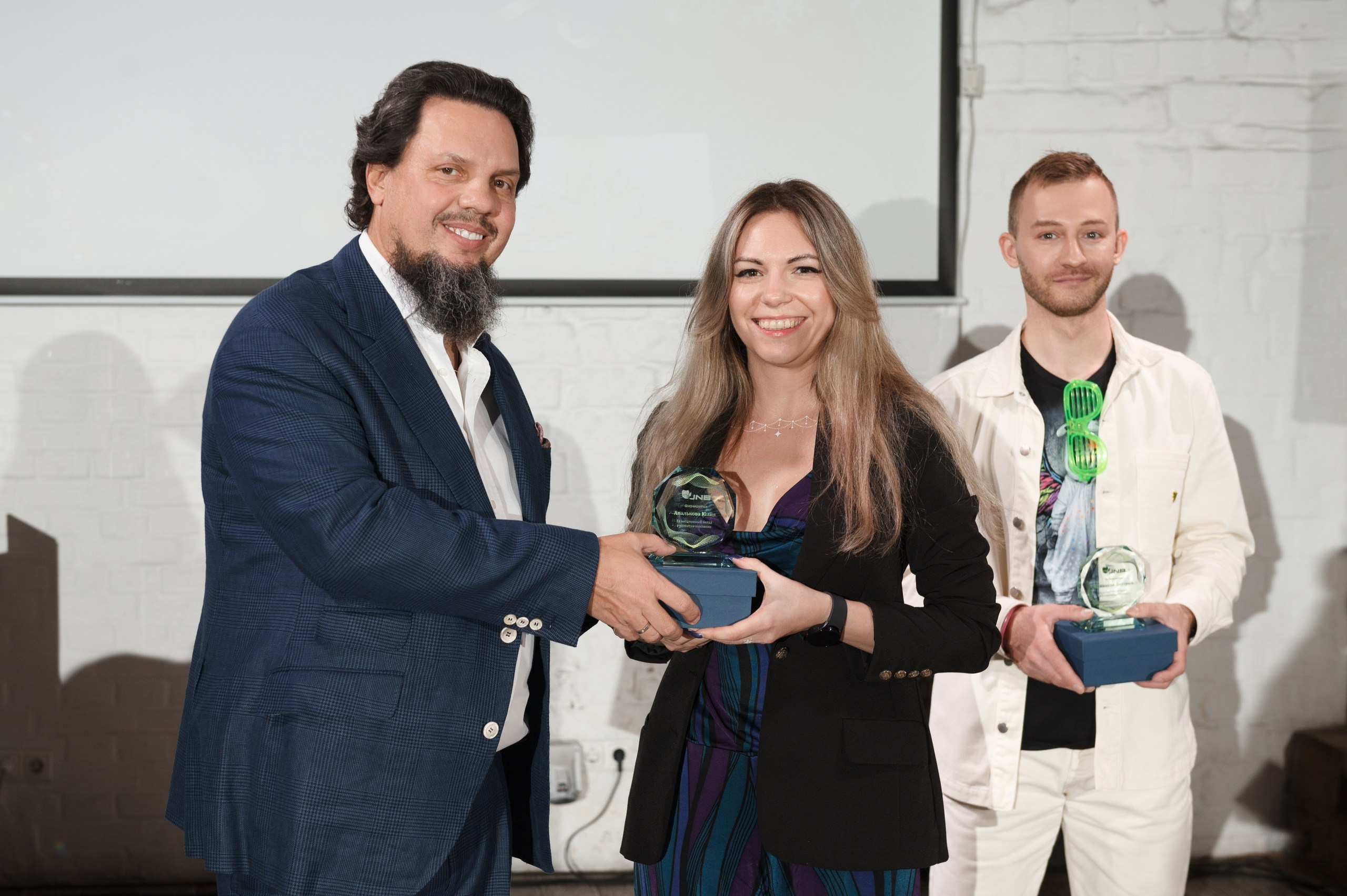 Новогодний корпоратив в стиле Неоновая вечеринка. Праздничное агентство ПИОН