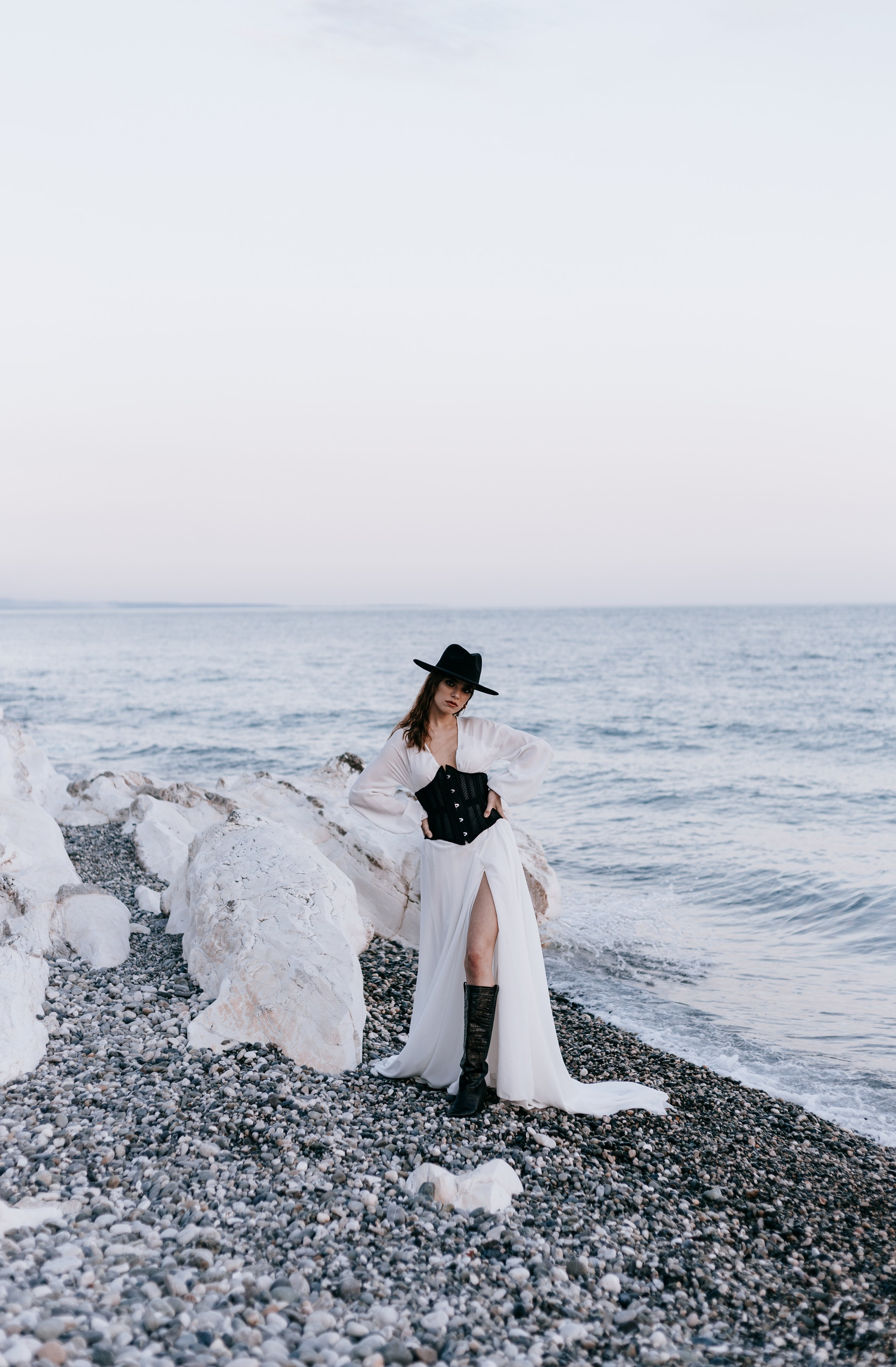 На белых скалах. Photographer Victoria Slavnova