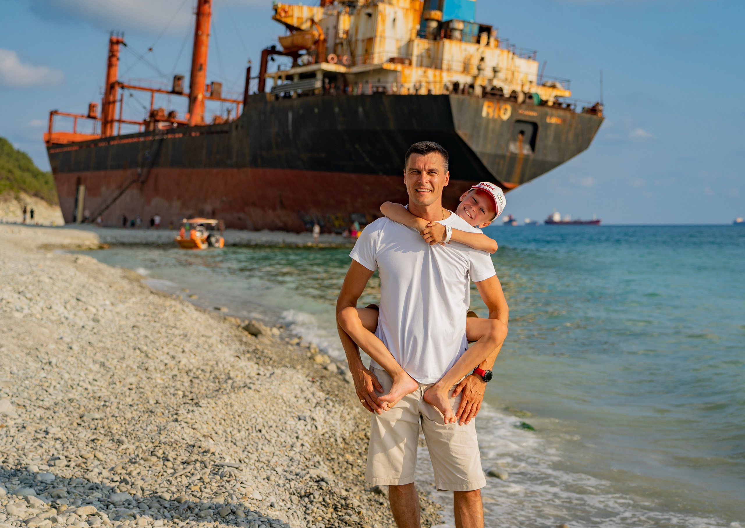 Фотосессия-поход к сухогрузу Рио. Семейный и детский фотограф Екатерина Черняева. Снимаю портреты, love story, фотопрогулки, работаю на улице, в кафе, студии, дома у клиента