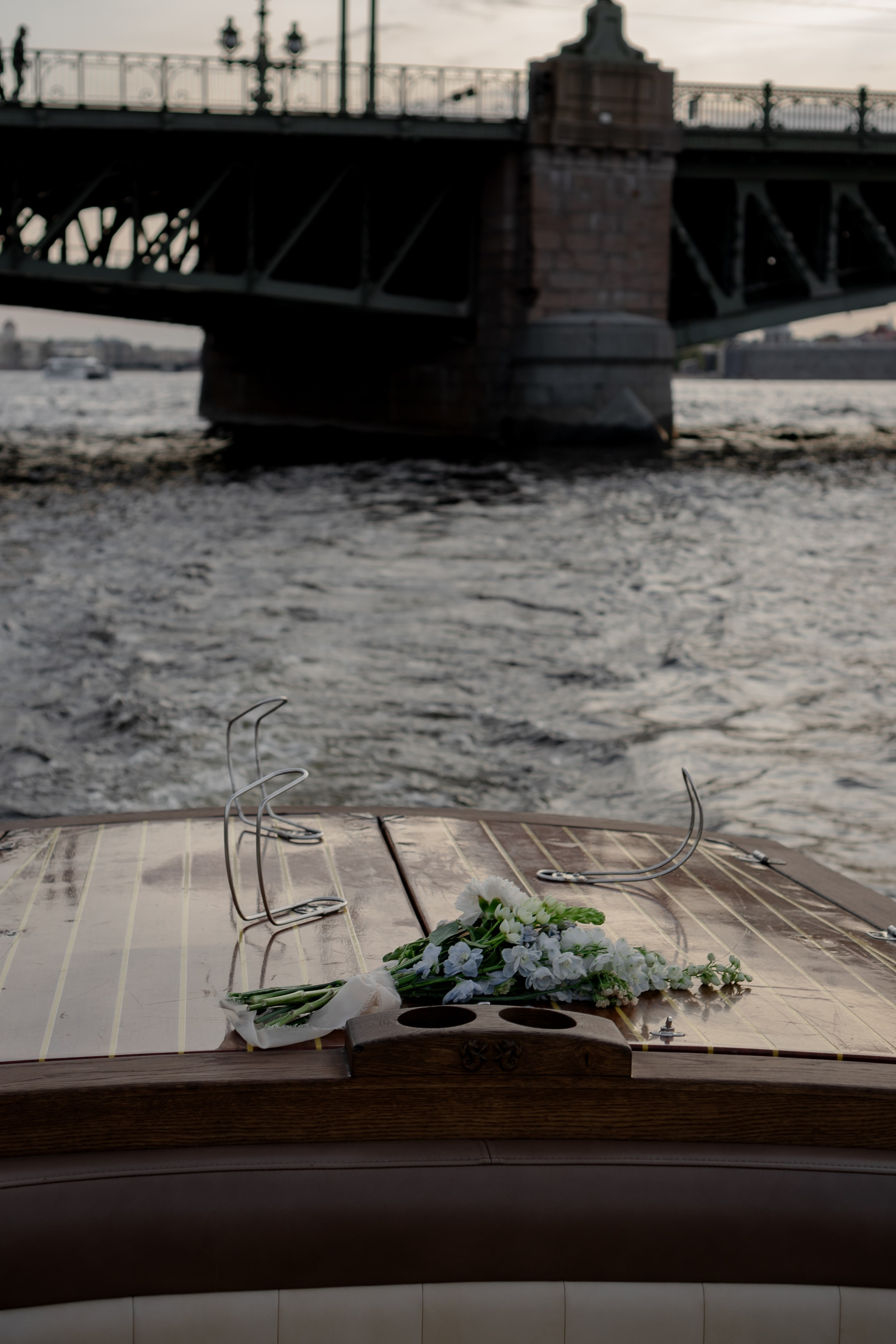 СВАДЕНБНАЯ СЬЕМКА НА КАТЕРЕ ПО КАНАЛАМ САНКТ-ПЕТЕРБУРГА И В АКВАТОРИИ НЕВЫ. Профессиональный фотограф, Санкт-Петербург — Виктория Богомолова