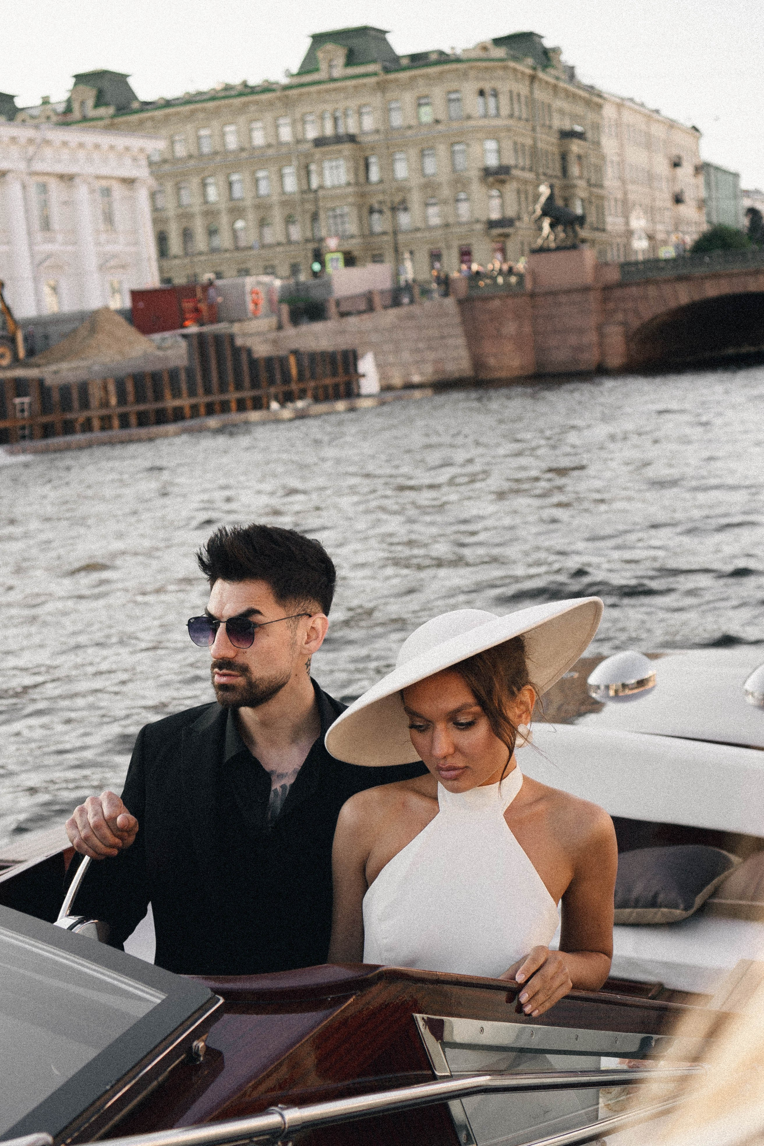 СВАДЕНБНАЯ СЬЕМКА НА КАТЕРЕ ПО КАНАЛАМ САНКТ-ПЕТЕРБУРГА И В АКВАТОРИИ НЕВЫ. Профессиональный фотограф, Санкт-Петербург — Виктория Богомолова