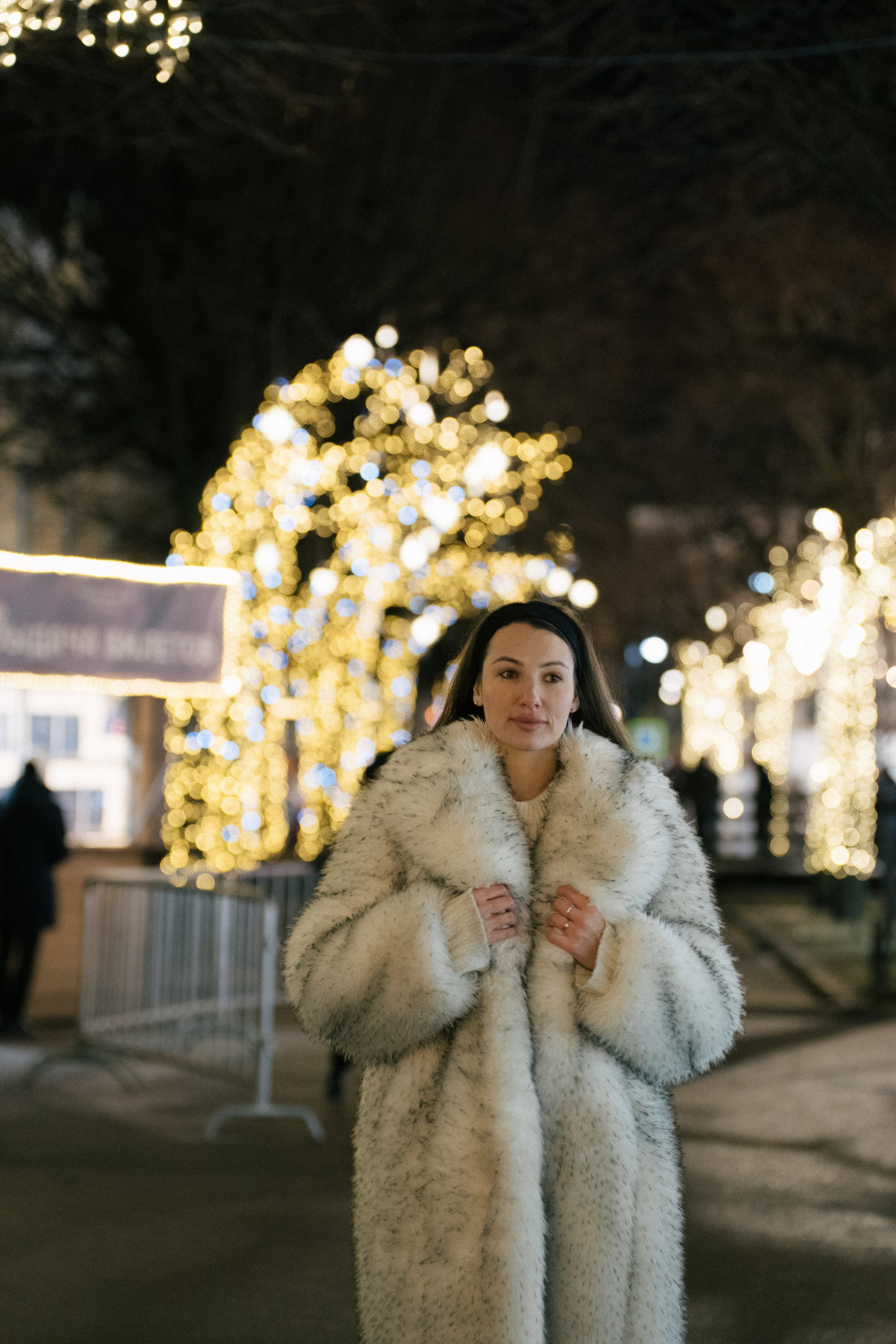ПРОГУЛКА НА МАНЕЖНОЙ ПЛОЩАДИ ДЛЯ ДЕВУШКИ ПЕРЕД НОВЫМ ГОДОМ (НОВОГОДНЯЯ ФОТОСЕССИИЯ НА МАНЕЖНОЙ ПЛОЩАДИ). Профессиональный фотограф, Санкт-Петербург — Виктория Богомолова
