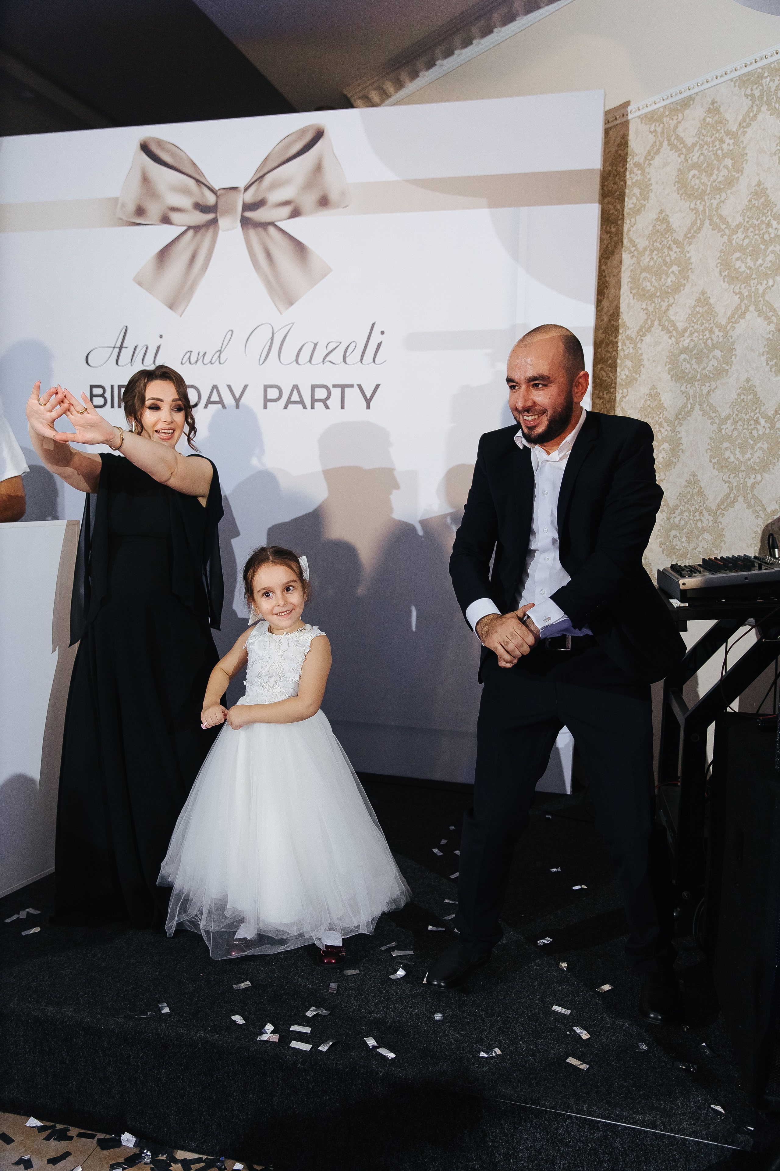 Ани и Назели. 35&5 День рождения, «Янтарь». Фотограф в Красноярске Надежда Воскресенская