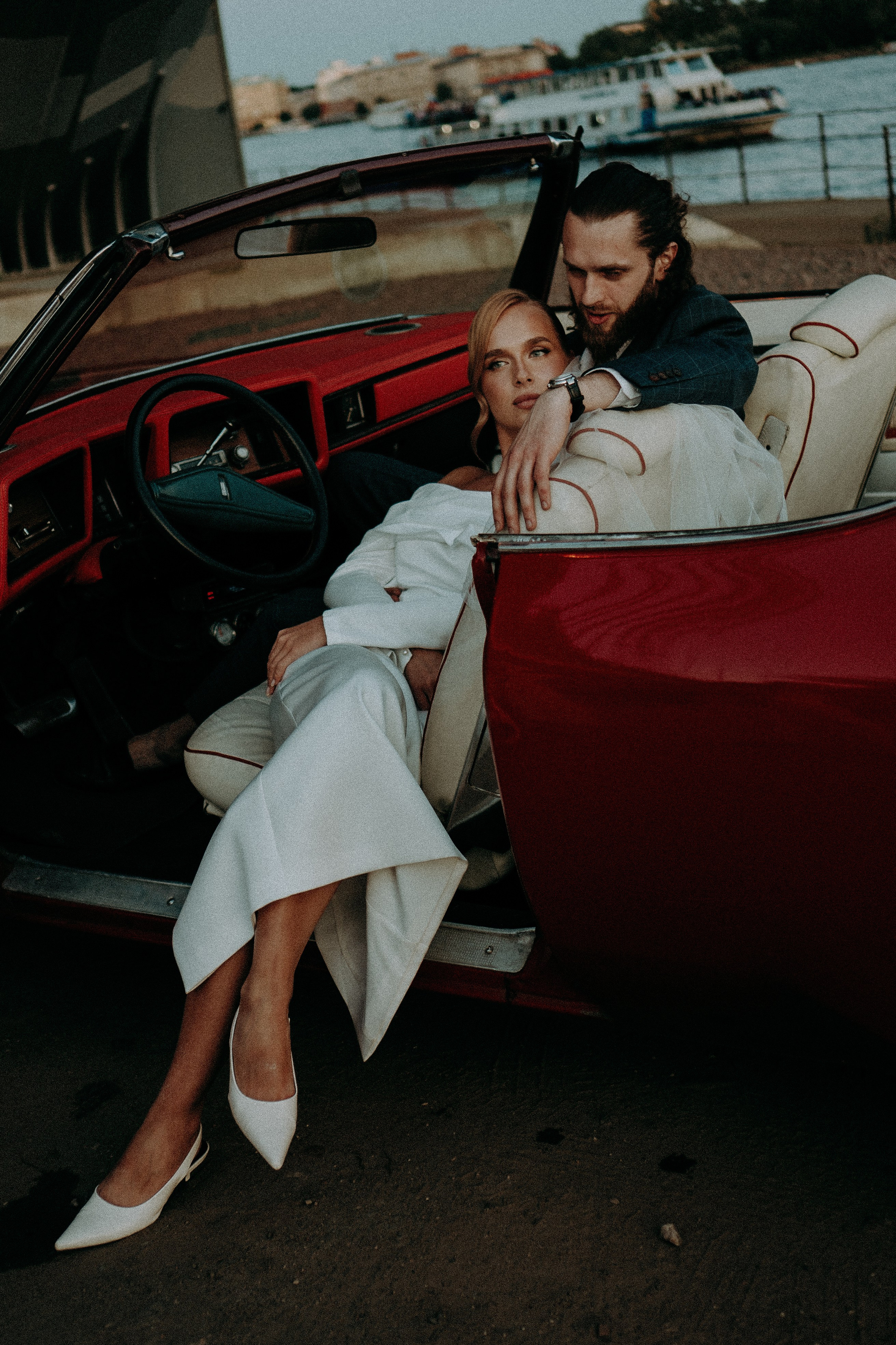 СВАДЕБНАЯ СЬЕМКА ВОЗЛЕ МСОТА БЕТАНКУРА НА КАБРИОЛЕТЕ. Профессиональный фотограф, Санкт-Петербург — Виктория Богомолова