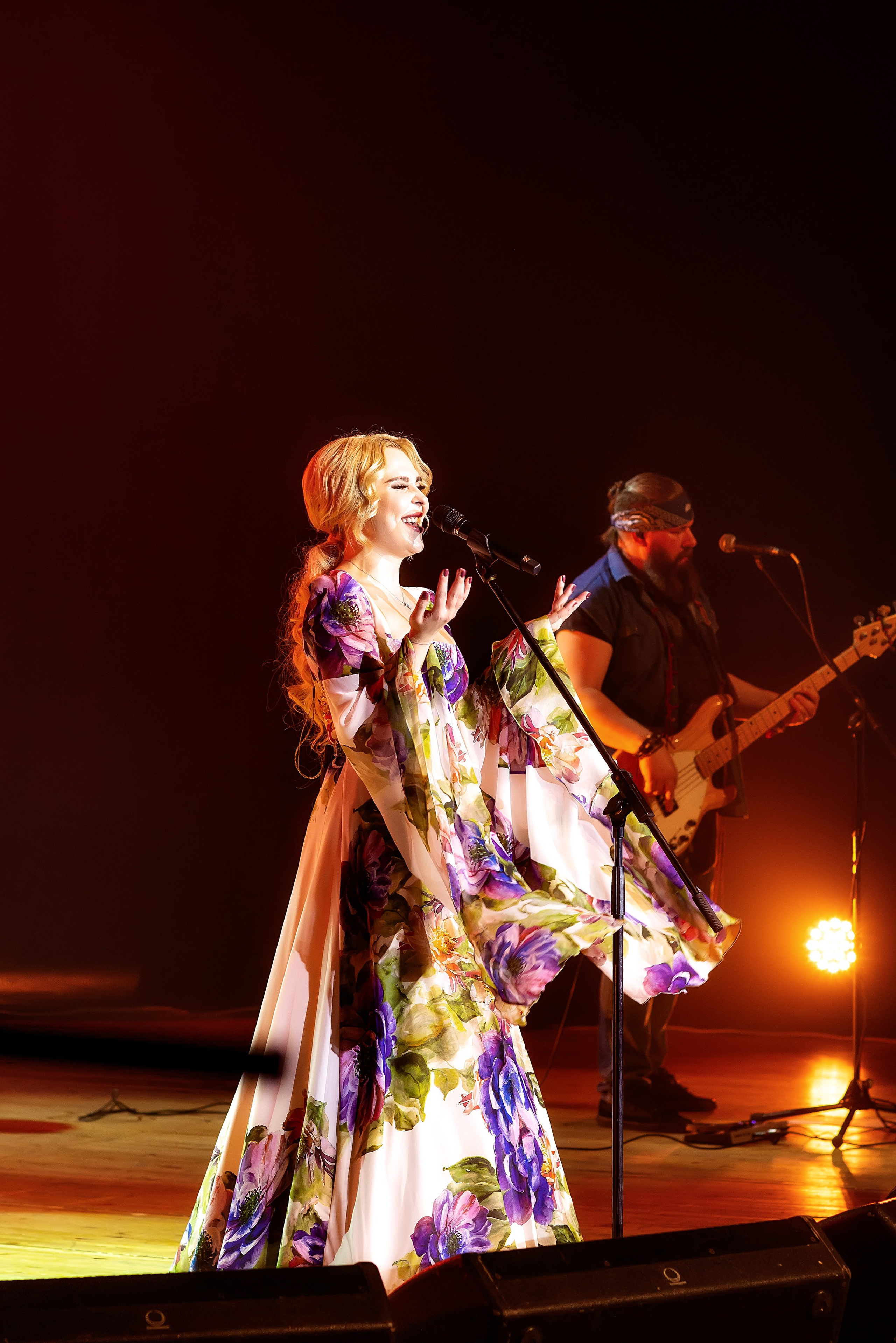 Концерт Пелагеи. Школьный, фэшн фотограф в Тюмени и в России Ирина Королева