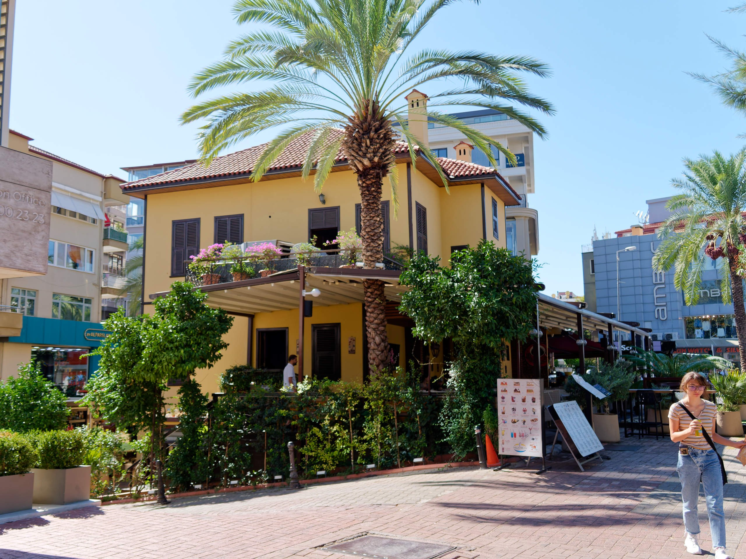 Алания 2025, город, стрит-фото. Избранные фотографии